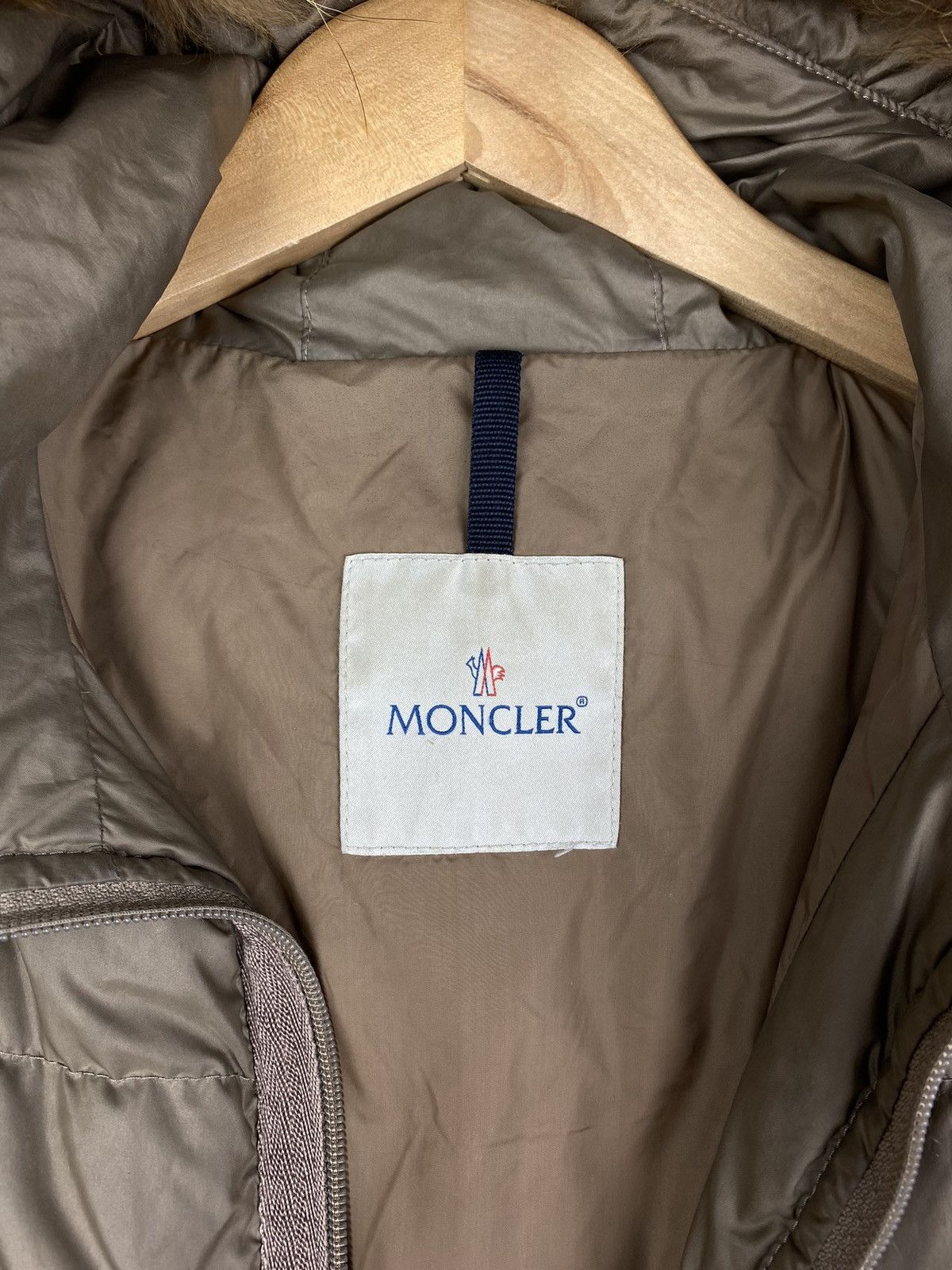 Moncler Moncler Angers Giubbotto ladies fur puffer jacket size 1 Size XS / US 0-2 / IT 36-38 - 18 Thumbnail