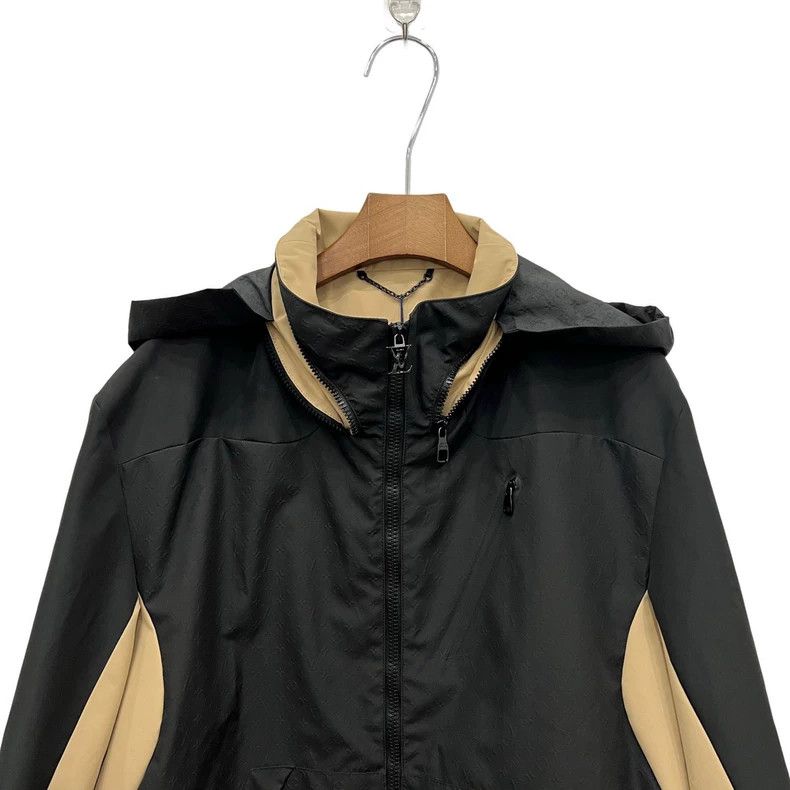 Louis Vuitton Louis Vuitton Embossed Full Logo Jacket Size US M / EU 48-50 / 2 - 3 Thumbnail