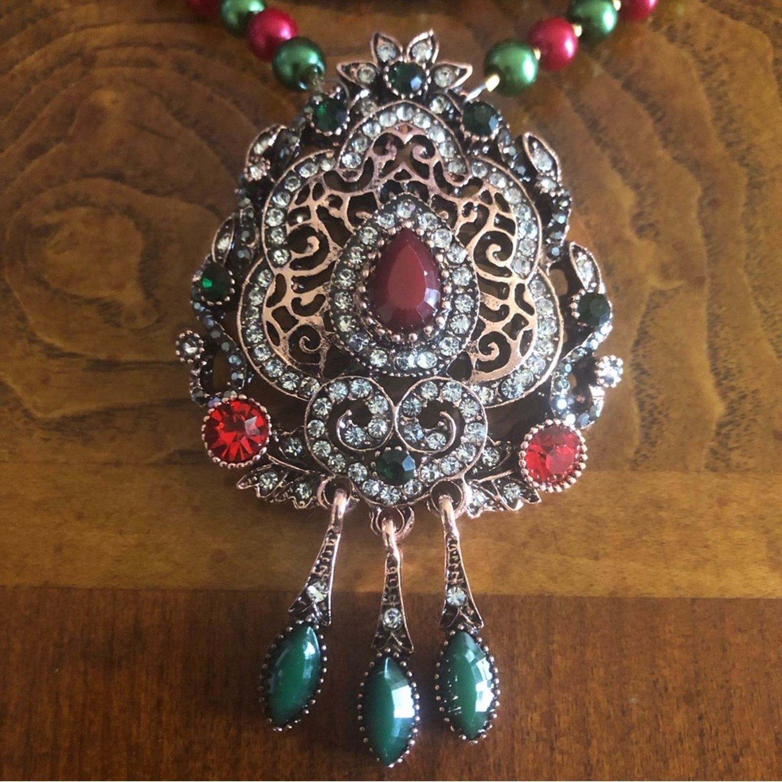Handmade Handcrafted regal look ruby & emerald amulet Pearl necklace Size ONE SIZE - 10 Thumbnail
