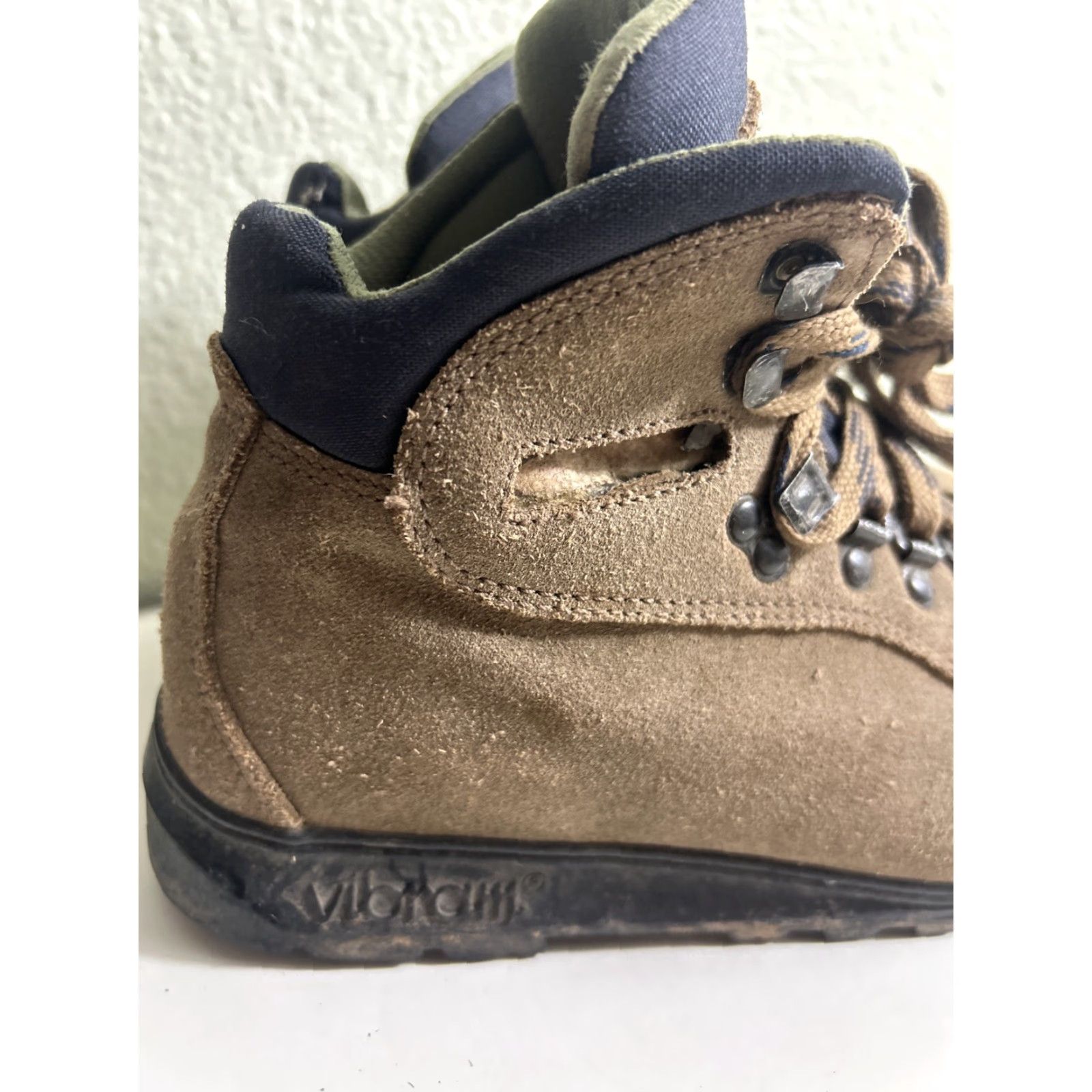Vintage ASOLO Rainier MID Hiking Boots Womens Sz 6.5 Nubuck Leather Vibram Sole Ankle Lace Up Round Toe Brown Boots Ladies Size US 7 / IT 37 - 2 Thumbnail