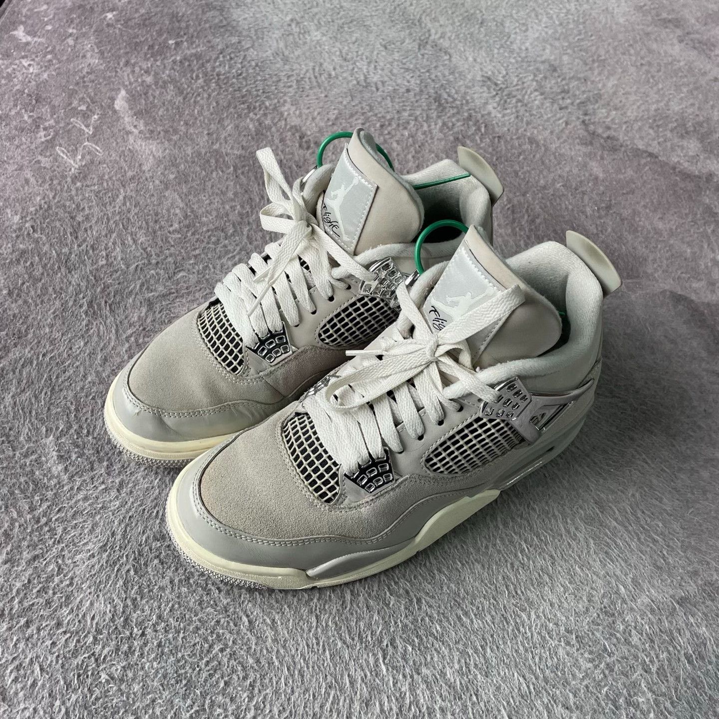 Nike Nike Silver Lowtop Sneakers 39 Men Size US 6.5 / EU 39-40 - 1 Thumbnail
