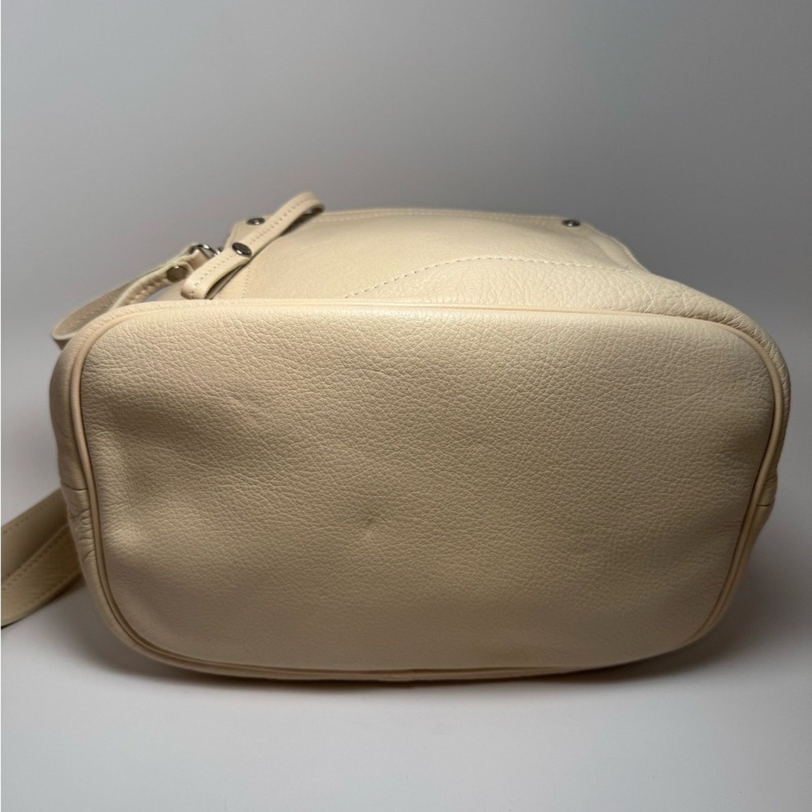 Longchamp Longchamp Drawstring Bucket Bag Crossbody Cream Leather Bag Size ONE SIZE - 9 Thumbnail