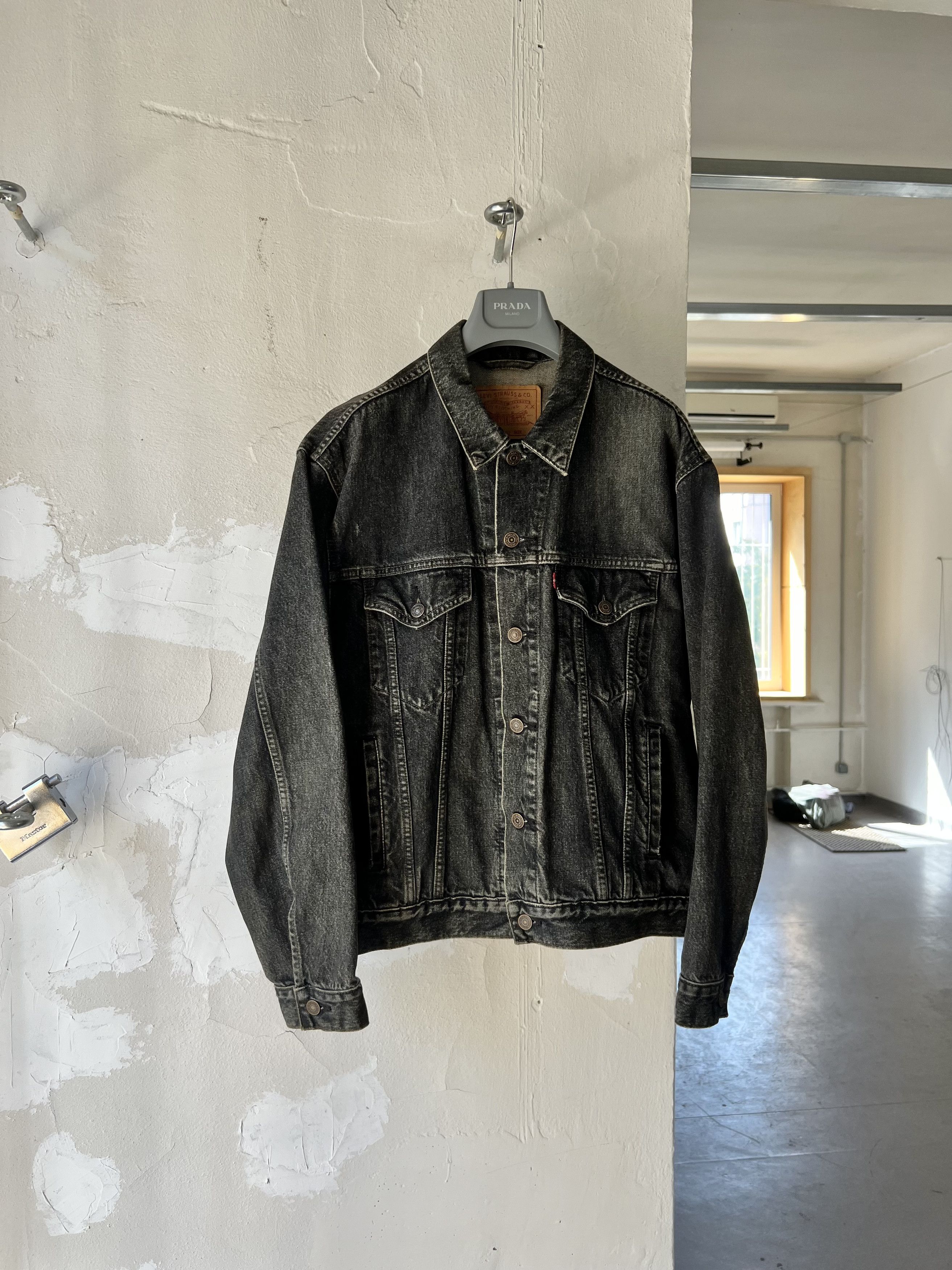 Levi's Vintage Clothing Levis Vintage Mushroom Giratinha Weed Heavy Denim Jacket Size US L / EU 52-54 / 3 - 1 Thumbnail