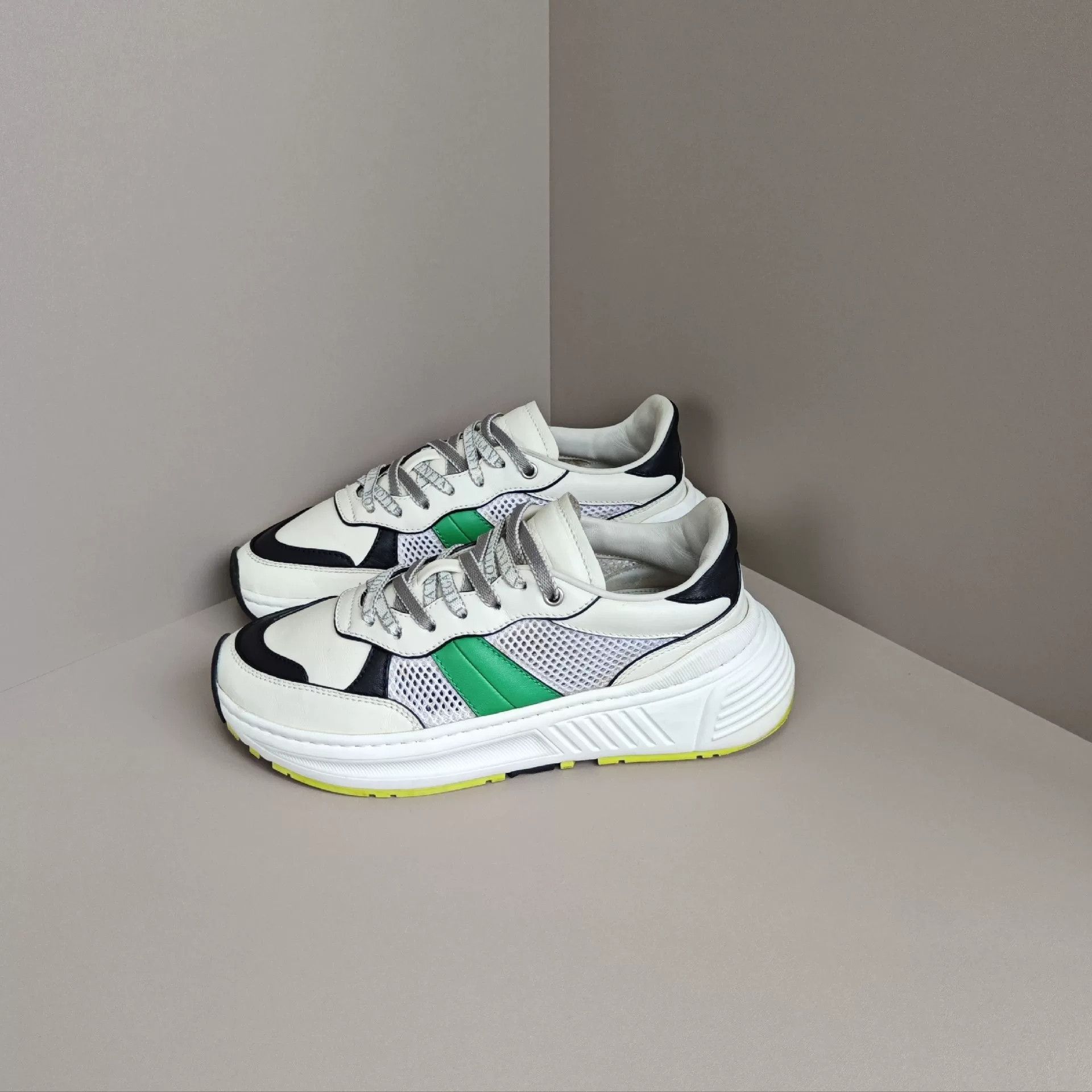 Bottega Veneta Bottega Veneta Casual Lowtop Sneakers us_8 Women Size US 8 / IT 38 - 1 Thumbnail
