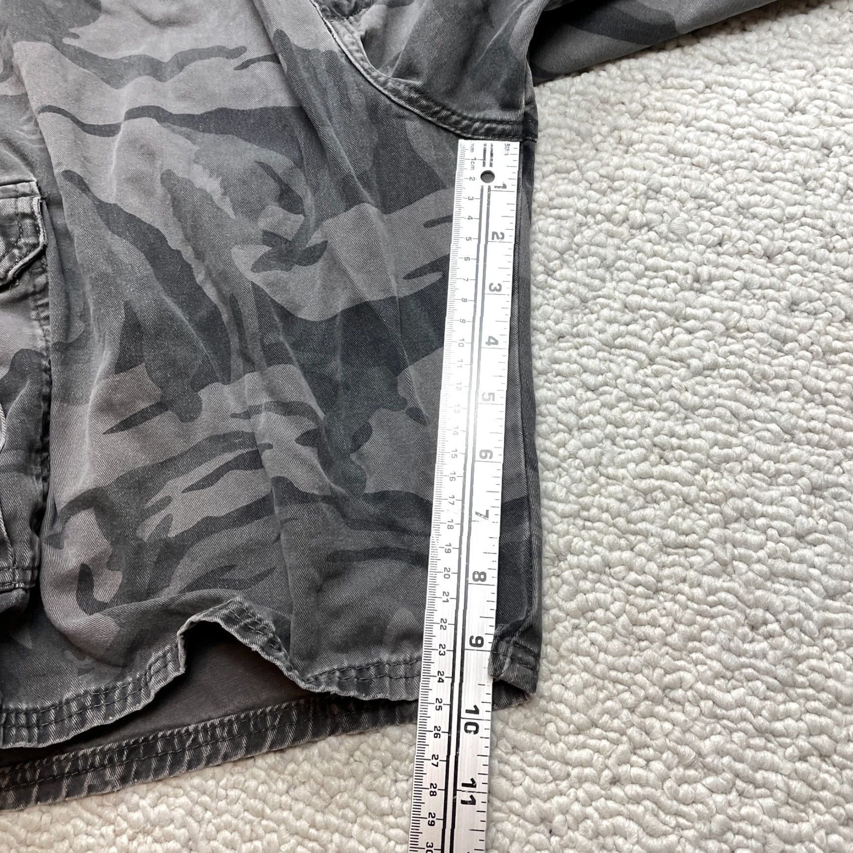Wrangler Wrangler Cargo Shorts Mens 44 Gray Camo Camoflauge Pockets 9.5" Inseam Adult Size US 43 - 5 Thumbnail