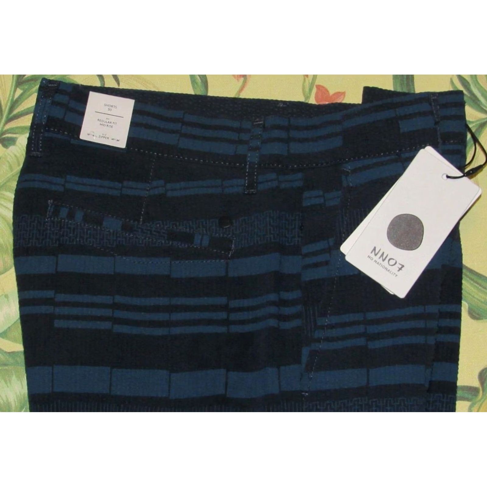 Vintage NO NATIONALITY Crown Blue Seersucker 9" Striped Shorts 30 NWT Men Shorts Crown Blue Seersucker 9" Striped 30 NWT Size US 30 / EU 46 - 2 Thumbnail