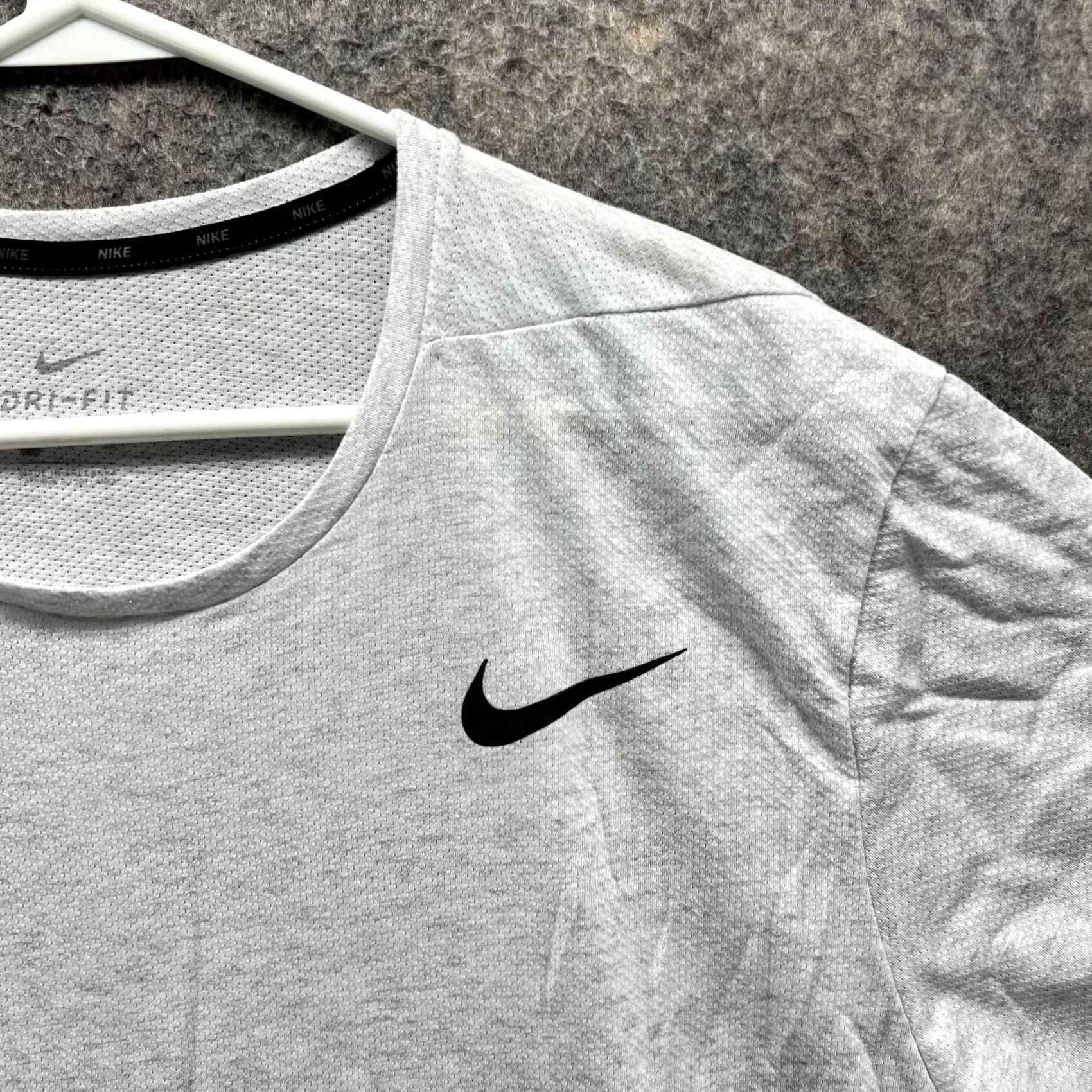 Nike Nike Dri-Fit Shirt Men XL Gray Short Sleeve Crew Neck Logo Nike Dri-Fit T-Shirt Regular Fit All Seasons Adults Size US XL / EU 56 / 4 - 4 Thumbnail