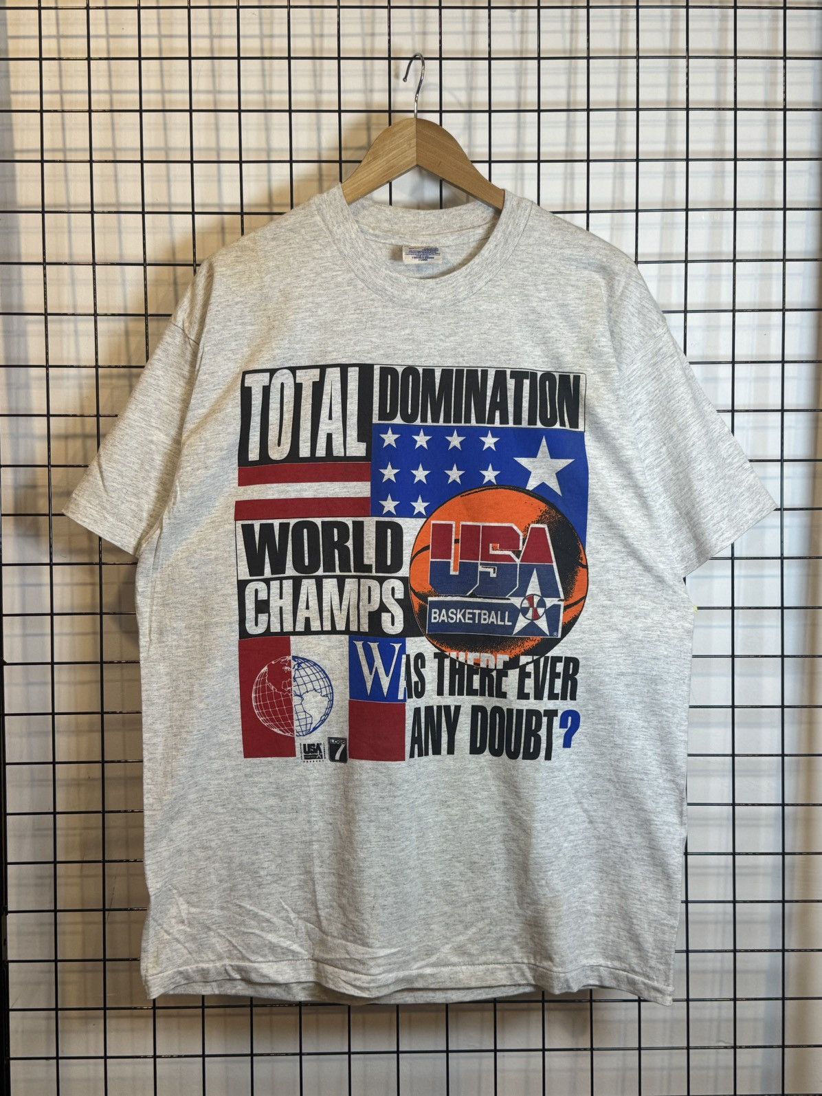 Hanes vintage 1992 USA Basketball Size US XL / EU 56 / 4 - 1 Thumbnail