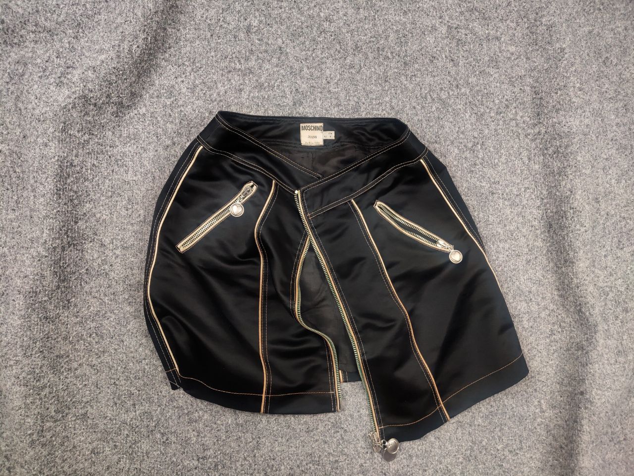 Moschino Vintage 90's Moschino shiny mini skirt heart-shaped zip Y2K Size 30" / US 8 / IT 44 - 1 Thumbnail