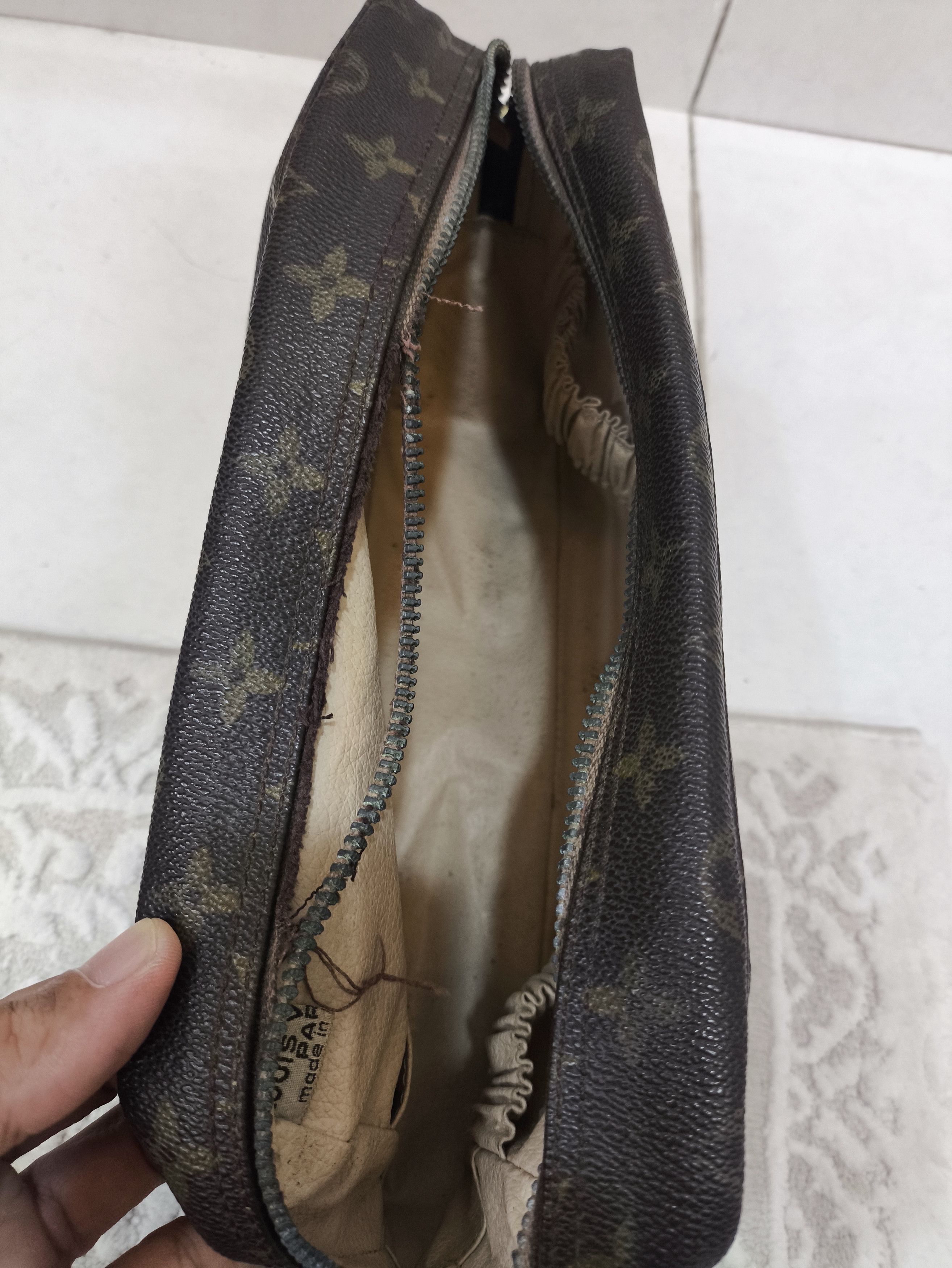 Louis Vuitton Louis Vuitton Monogram Canvas Trousse Toilette 28 Clutch Bag Size ONE SIZE - 7 Thumbnail