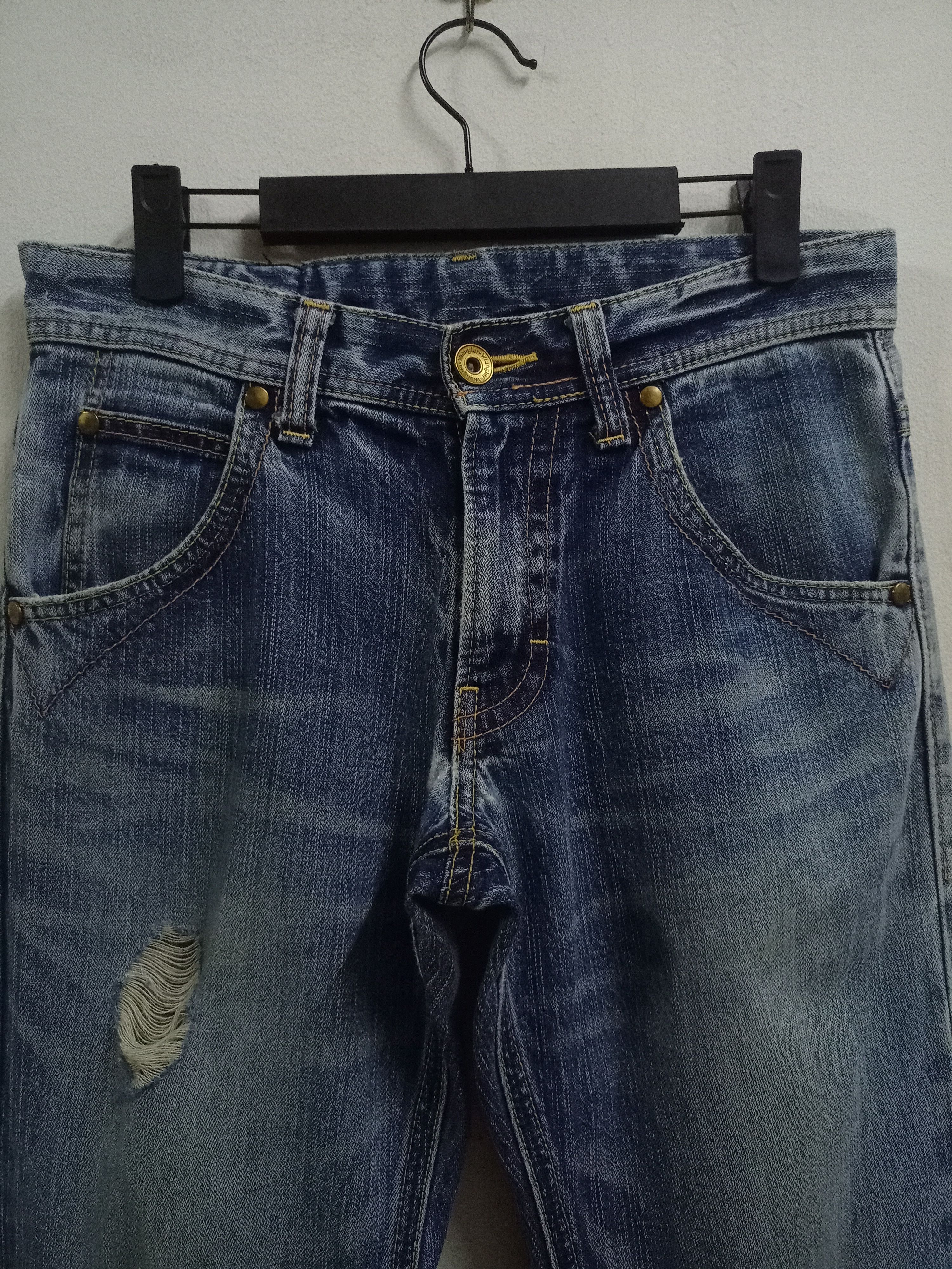 Wrangler Vintage Wrangler Blue Wash Distressed Flare Jeans 30x32 Size US 30 / EU 46 - 4 Thumbnail
