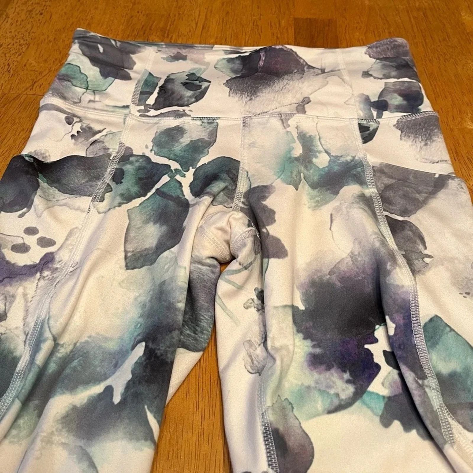 Athleta Athleta Mudra high waisted white floral leggings, size XS Size 26" / US 2 / IT 38 - 4 Thumbnail