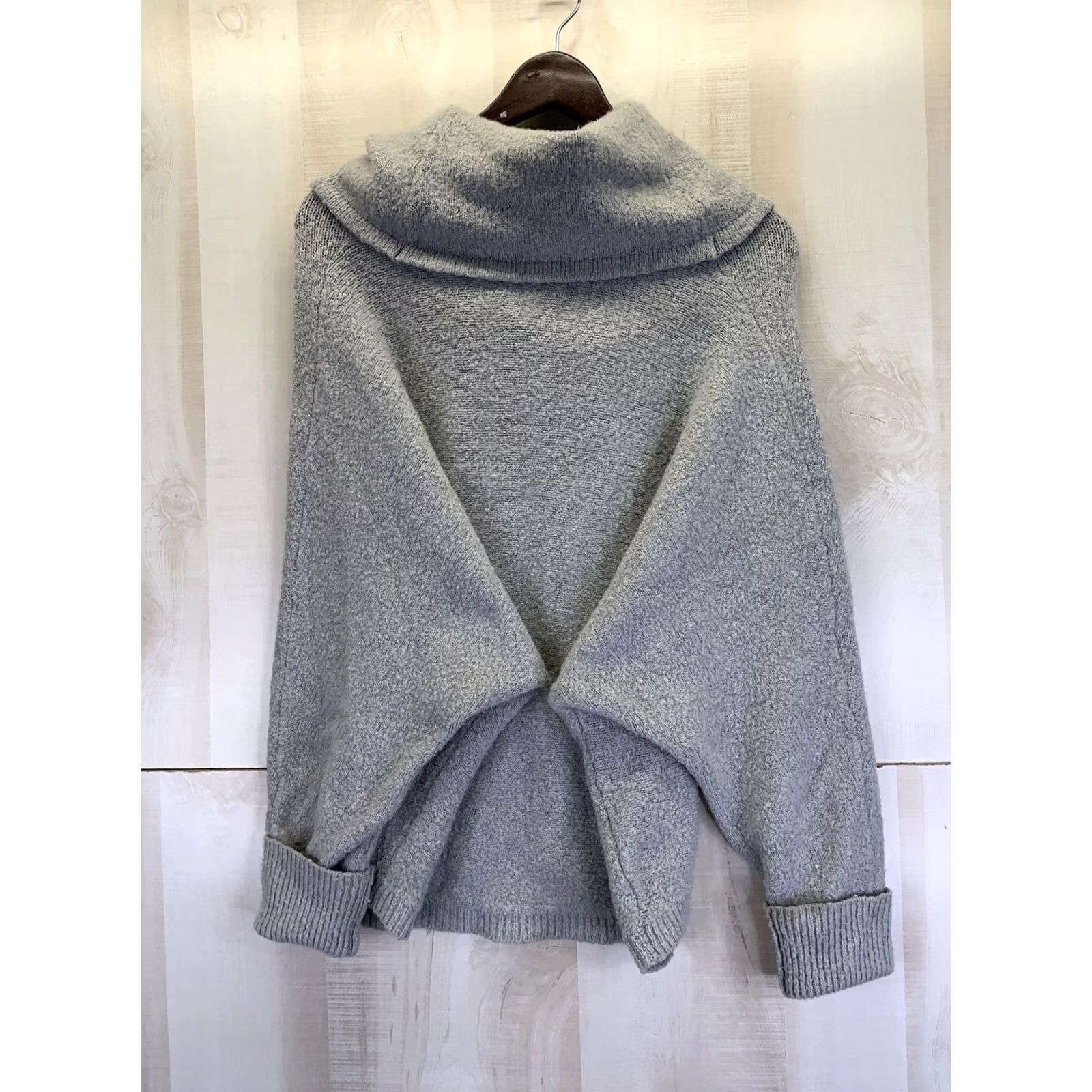 Bcbgmaxazria VINTAGE BCBGMAXAZRIA Knit Sweater 3/4 Sleeve Gray L Wool Blend Cowl Neck Womens Hot Knotty Knot 9359 Size L / US 10 / IT 46 - 7 Thumbnail