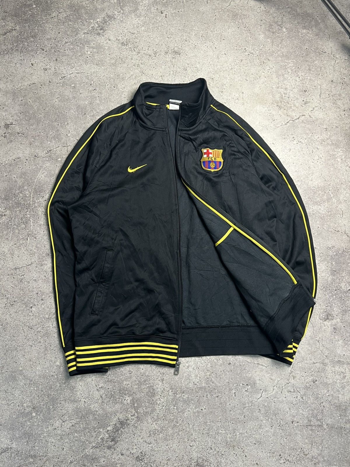 Nike Vintage Nike Barcelona track jacket size L Size US L / EU 52-54 / 3 - 10 Thumbnail