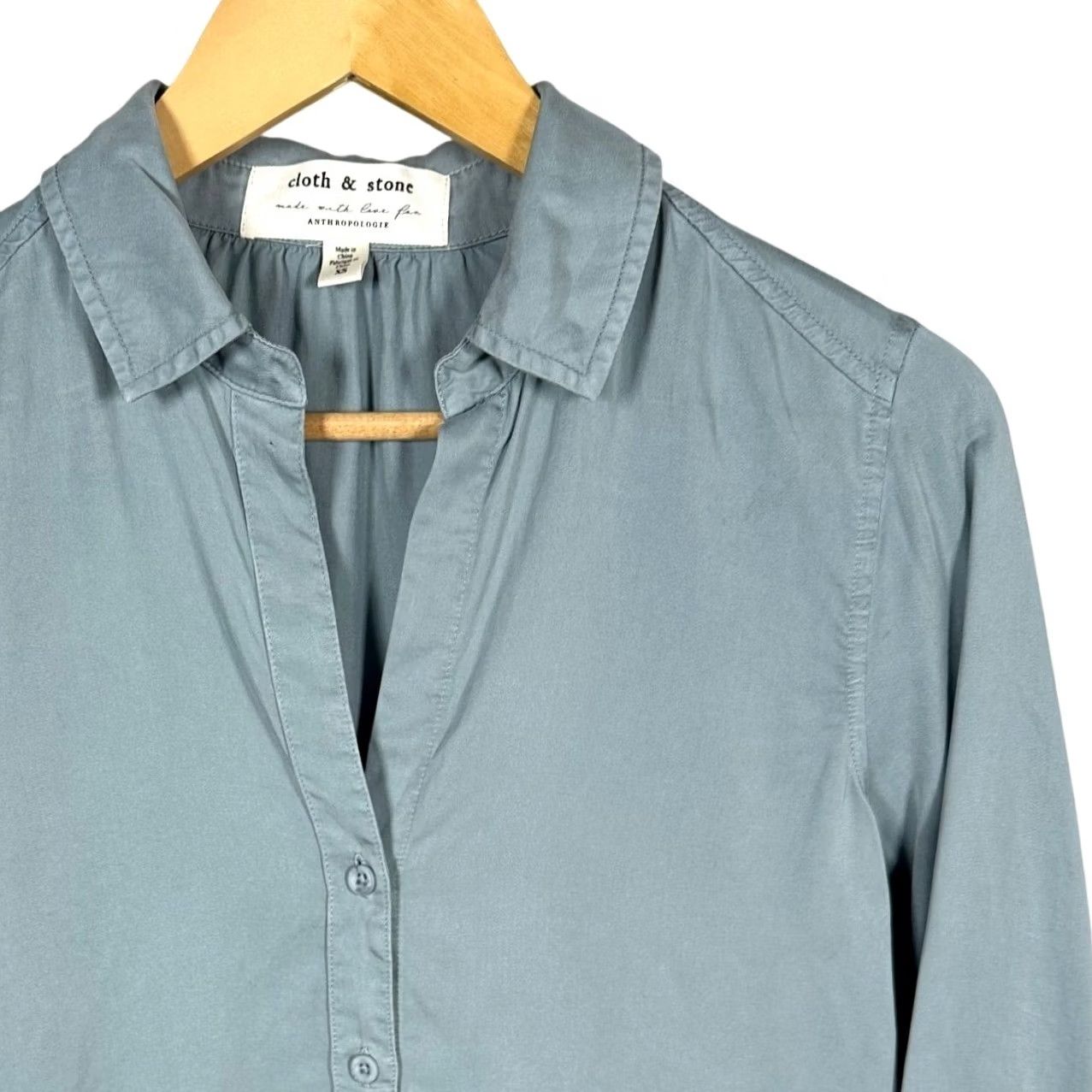 Anthropologie Cloth & Stone Ombre Button Down Shirt Blue Black XS Women Blouse V-Neck Long Sleeve Button Front Size XS / US 0-2 / IT 36-38 - 2 Thumbnail
