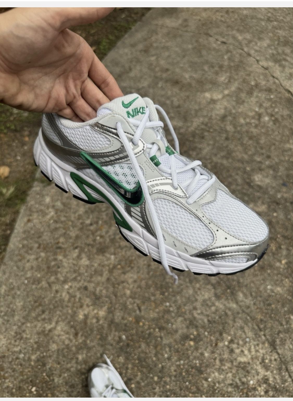 Nike Nike V5 RNR White Malachite HJ5228-100 Size US 12.5 / EU 45-46 - 6 Thumbnail