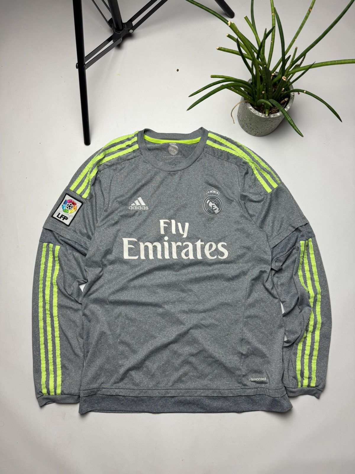 Adidas RARE vintage Real Madrid adidas soccer jersey Sergio Ramos Size US M / EU 48-50 / 2 - 3 Thumbnail