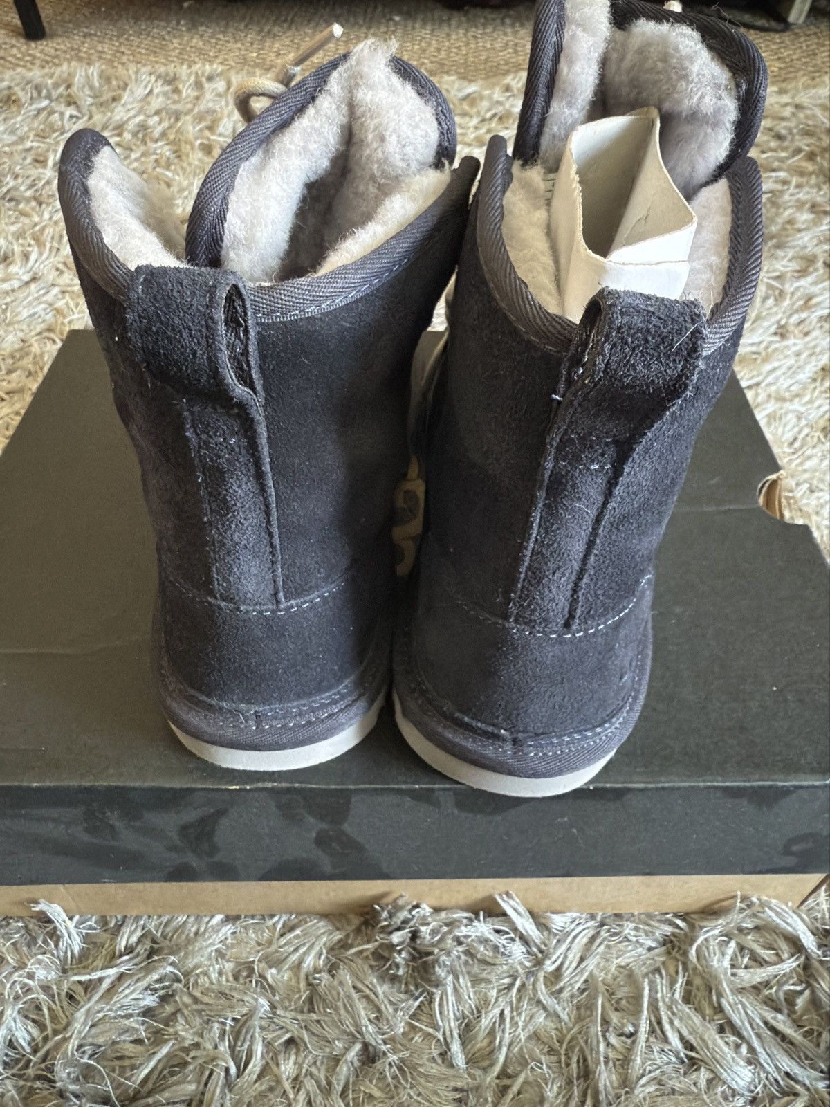 Ugg UGG Harkley True Navy Size US 7 / EU 40 - 2 Thumbnail