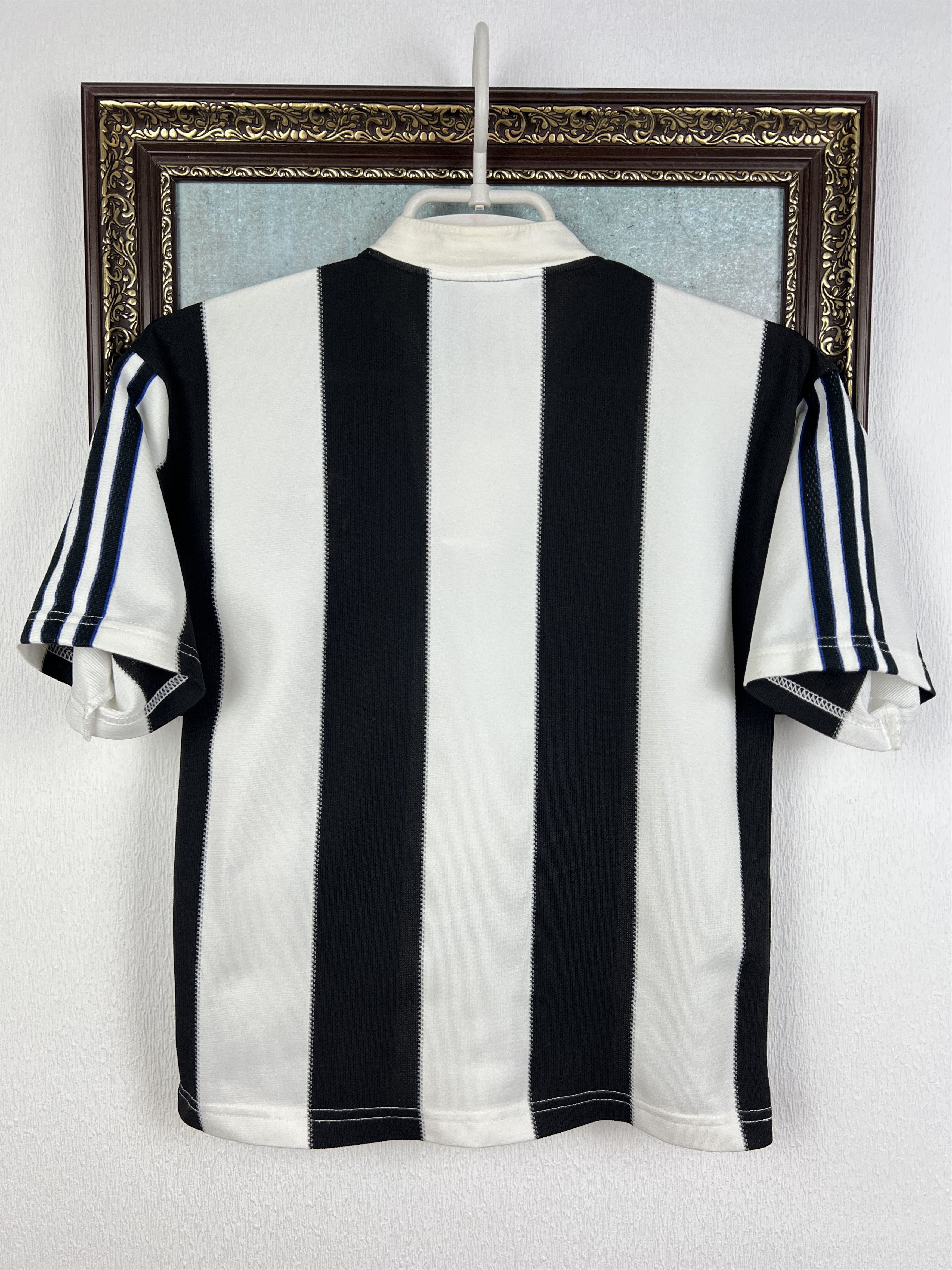 Adidas Newcastle Home football shirt Jersey Trikot Size Boys XS Size US XXS / EU 40 - 9 Thumbnail