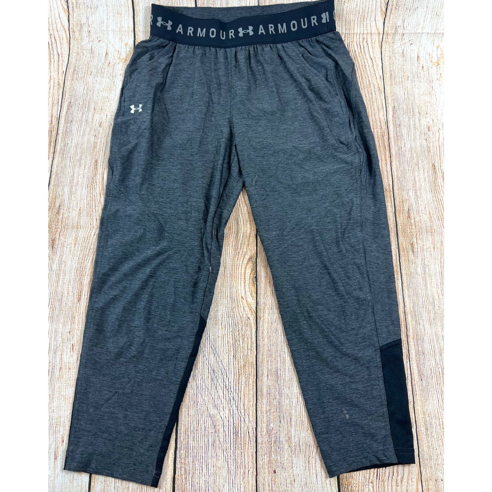 Under Armour VINTAGE Women’s Under Armour Capri Leggings & Shorts Lot Of 2 XS Gray Capris Shorts Womens XS Under armour Capri Leggings & Shorts Lot Of 2 Size 26" / US 2 / IT 38 - 6 Thumbnail