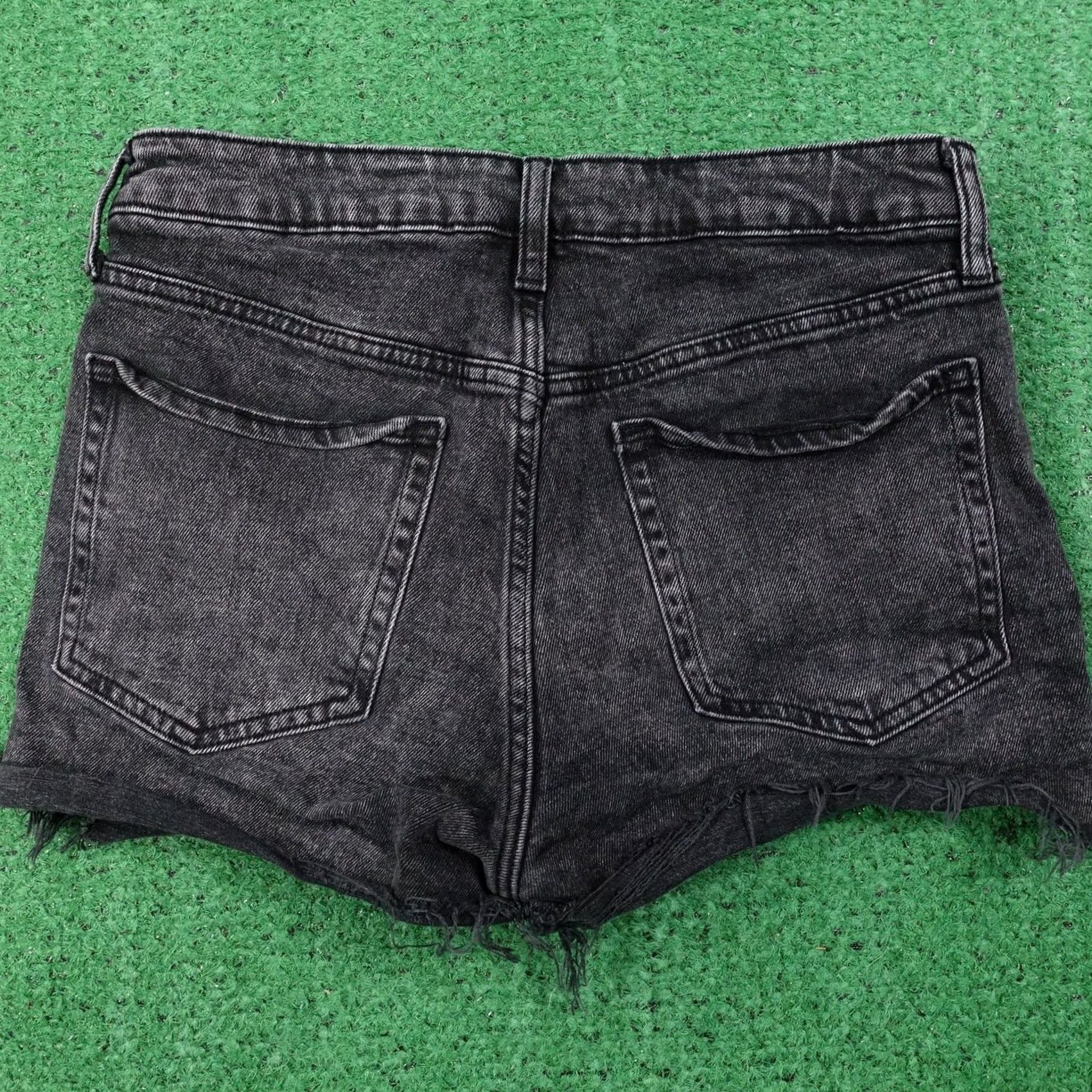 Old Navy Old Navy OG STRAIGHT Cut-Off Shorts Womens 8 Black Fringe Denim 5-Pocket Summer Casual Slim Regular Inseam 2.5 in Size 30" / US 8 / IT 44 - 3 Thumbnail