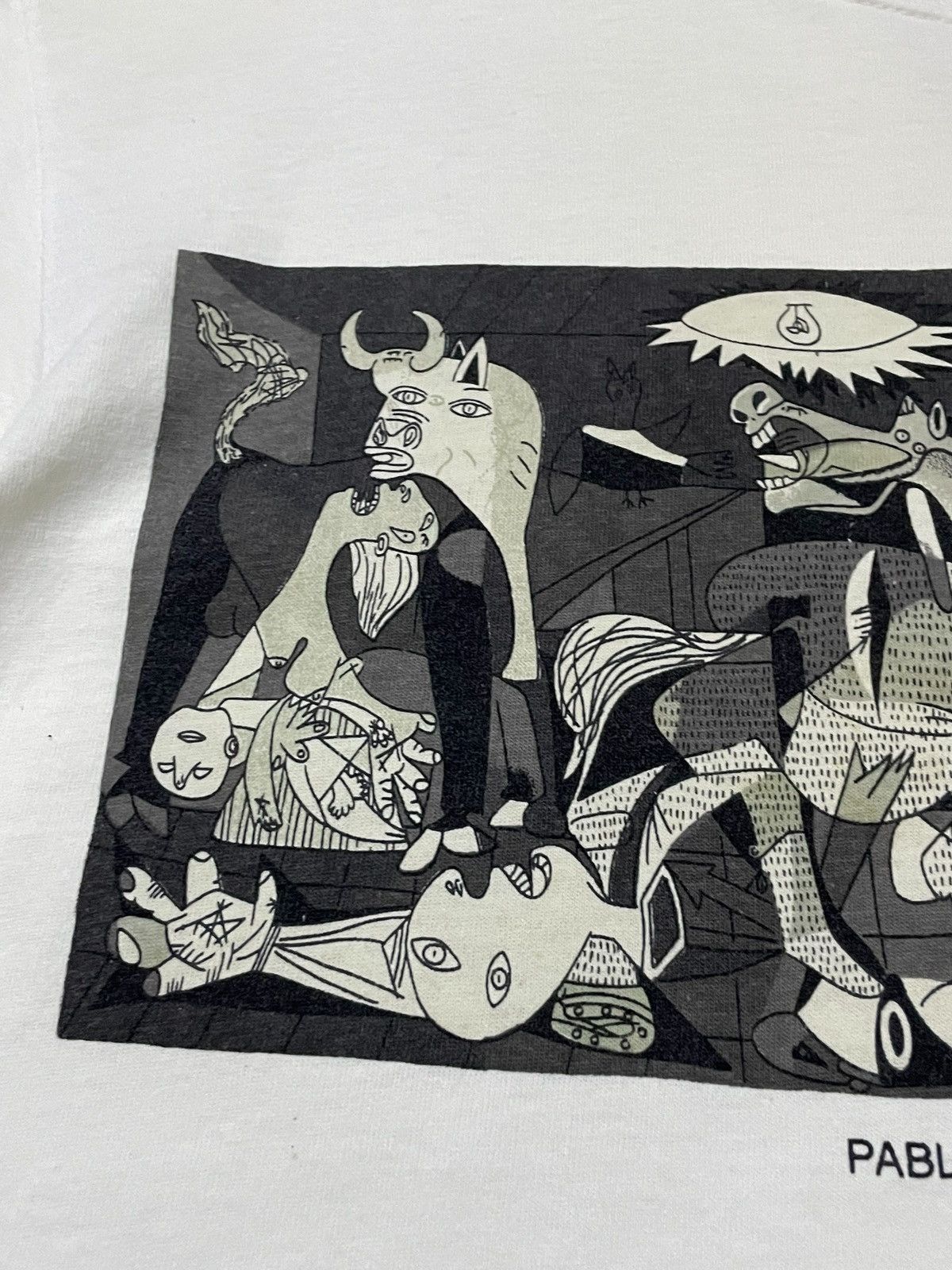 Vintage Vintage 90s Pablo picasso Guernica 1937 Painting Art Tshirt Size US M / EU 48-50 / 2 - 8 Thumbnail