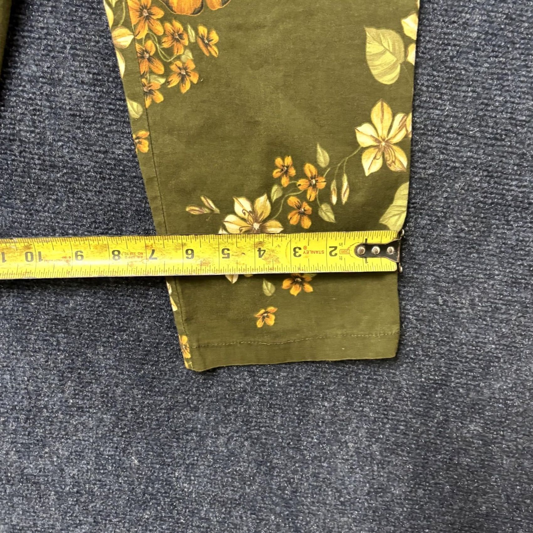 Vintage Vintage Cache Pants Womens 26x19 Green Floral Cropped Straight Leg Capri Pockets - Capris, Floral, Green, Vintage, Casual, Women, XS? Size 28" / US 6 / IT 42 - 7 Thumbnail