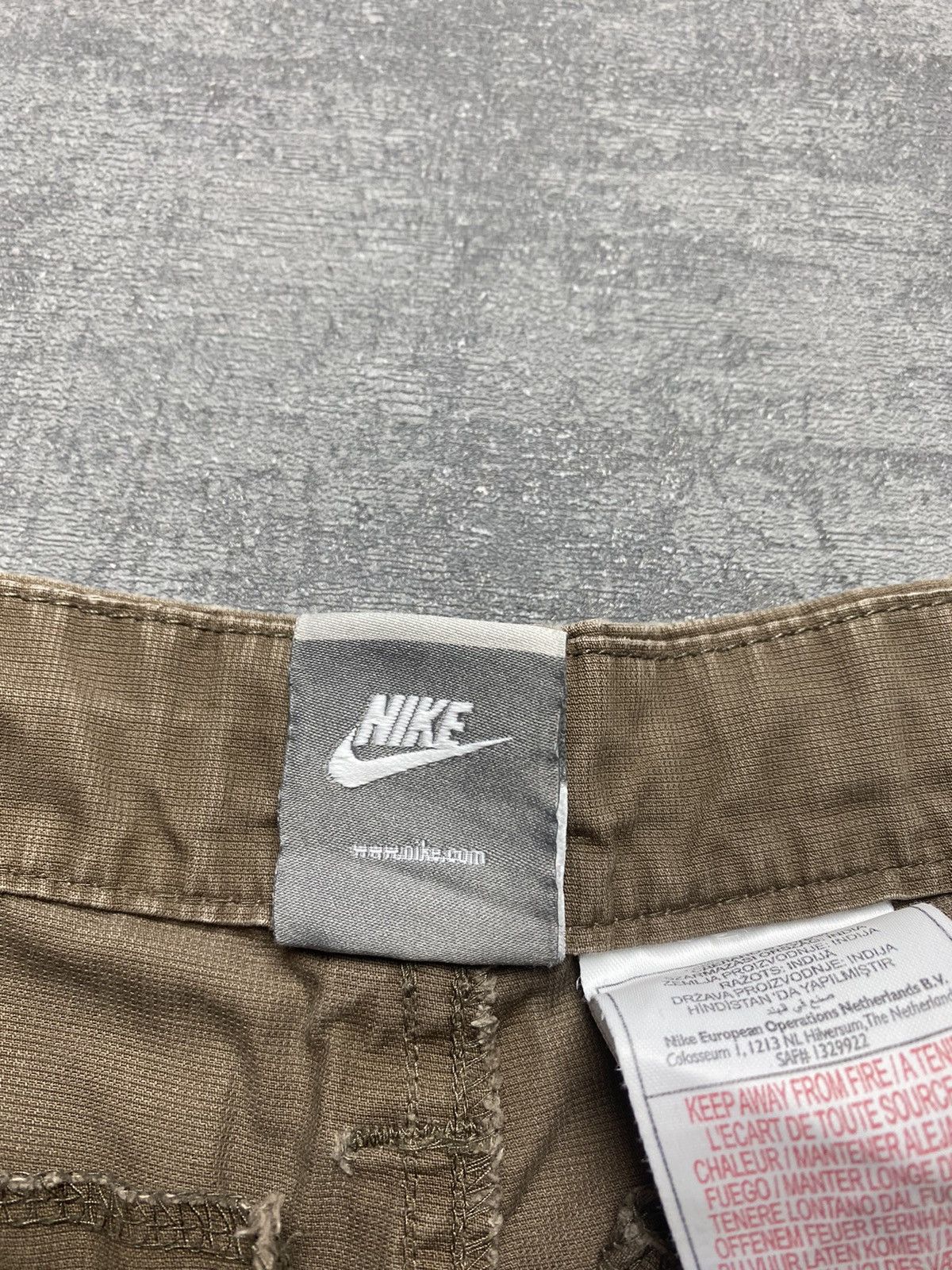 Vintage Vintage Nike Cargo Shorts Mens L Swoosh Y2K Size US 34 / EU 50 - 10 Thumbnail