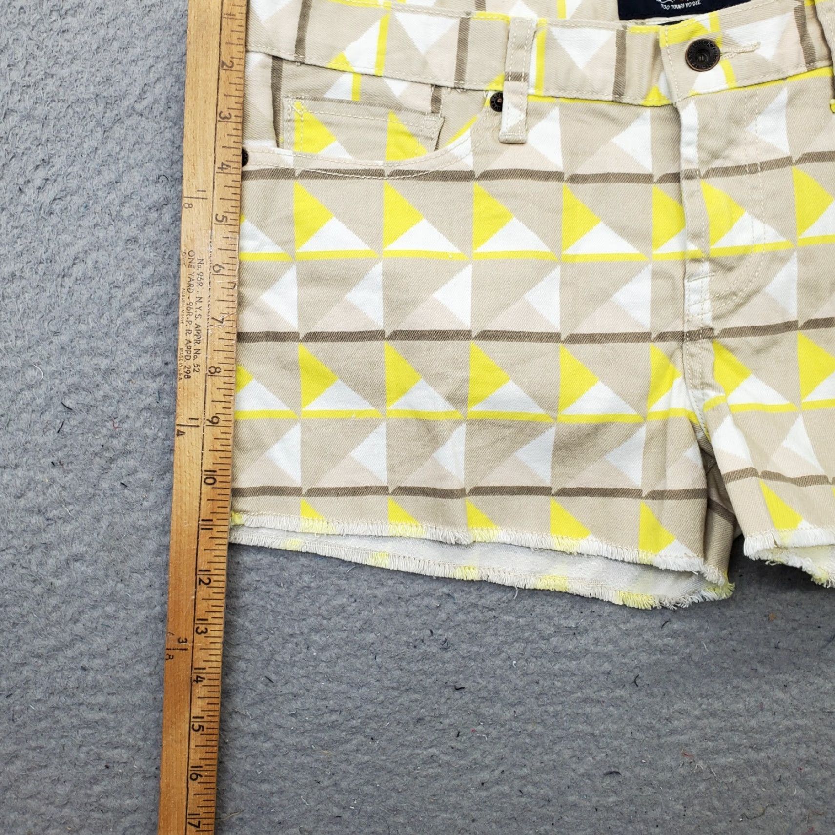 Lucky Brand Lucky Brand Riley Shorts Womens 10 Geometric Summer Comfort Fit Denim 5-Pocket Casual Travel White? Size 32" / US 10 / IT 46 - 3 Thumbnail