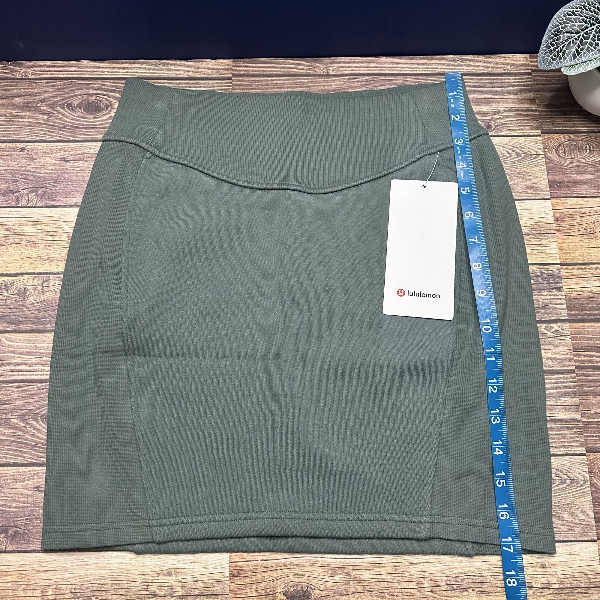 Lululemon Lululemon Scuba High Rise Mini Skirt NWT Size Small (GREU) Size 28" / US 6 / IT 42 - 6 Thumbnail