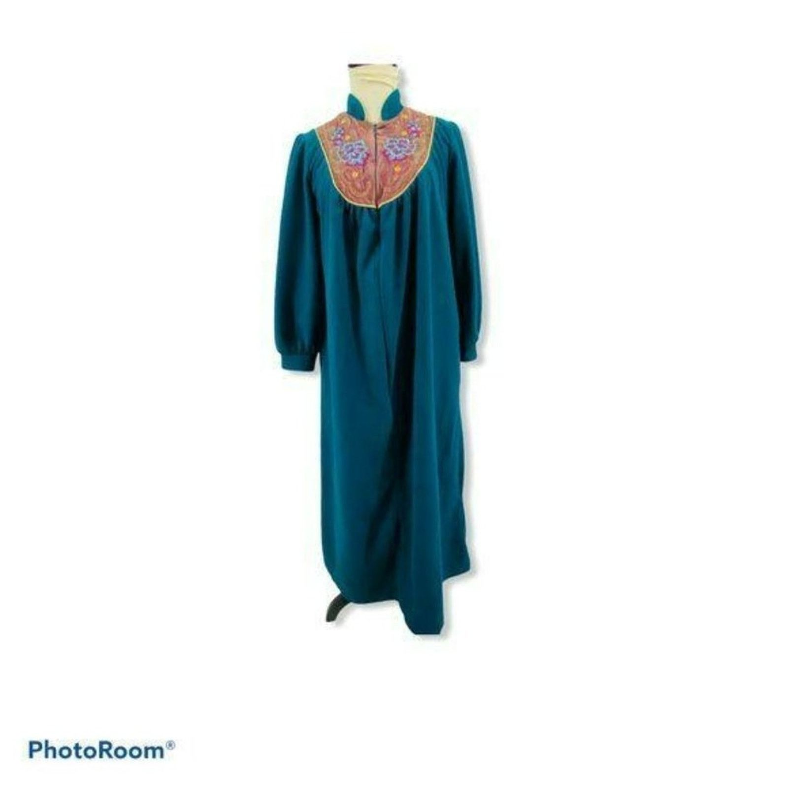 Vintage Vintage House Coat Zip Front Velour Robe Long Quilted Satin Size ONE SIZE - 9 Thumbnail