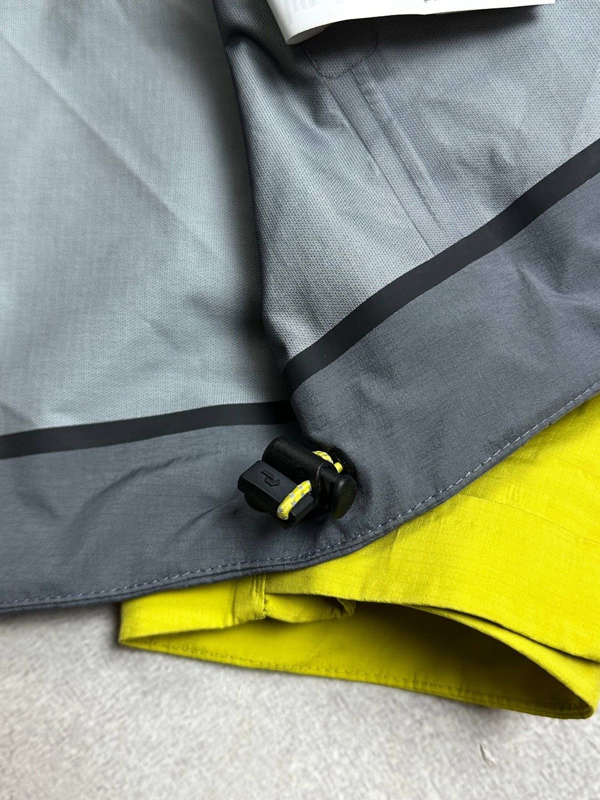 Peak Performance Vintage Peak Performance Shell Waterproof Jacket Rare L Size US L / EU 52-54 / 3 - 13 Thumbnail