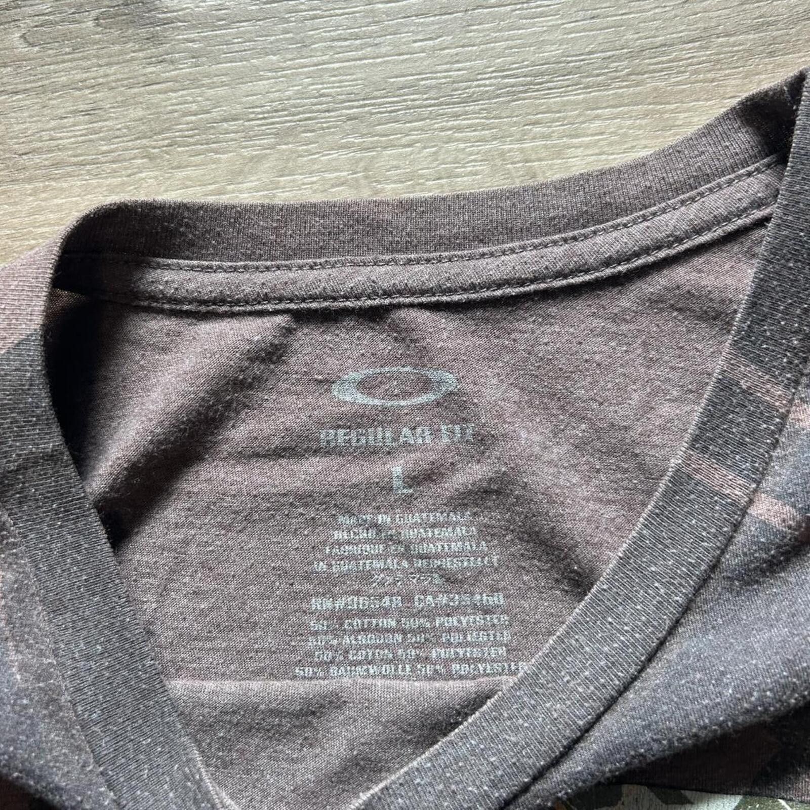 Oakley Vintage y2k Oakley Brown Graphic t shirt size L Size US L / EU 52-54 / 3 - 4 Thumbnail