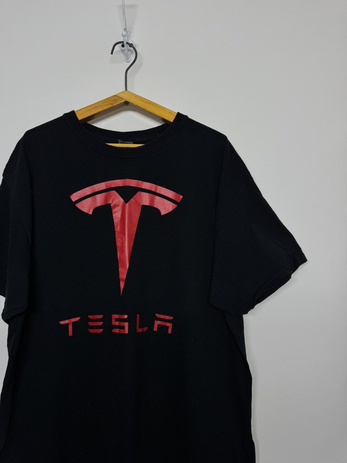 Gildan Vintage Y2k Tesla Center Logo T Shirt Hype Size US L / EU 52-54 / 3 - 7 Thumbnail
