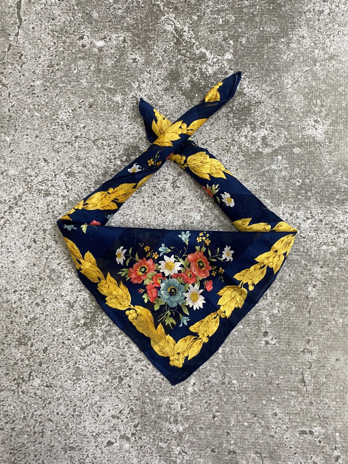 Burberry Burberrys Handkerchief / Bandana / Neckerchief Size ONE SIZE - 1 Thumbnail