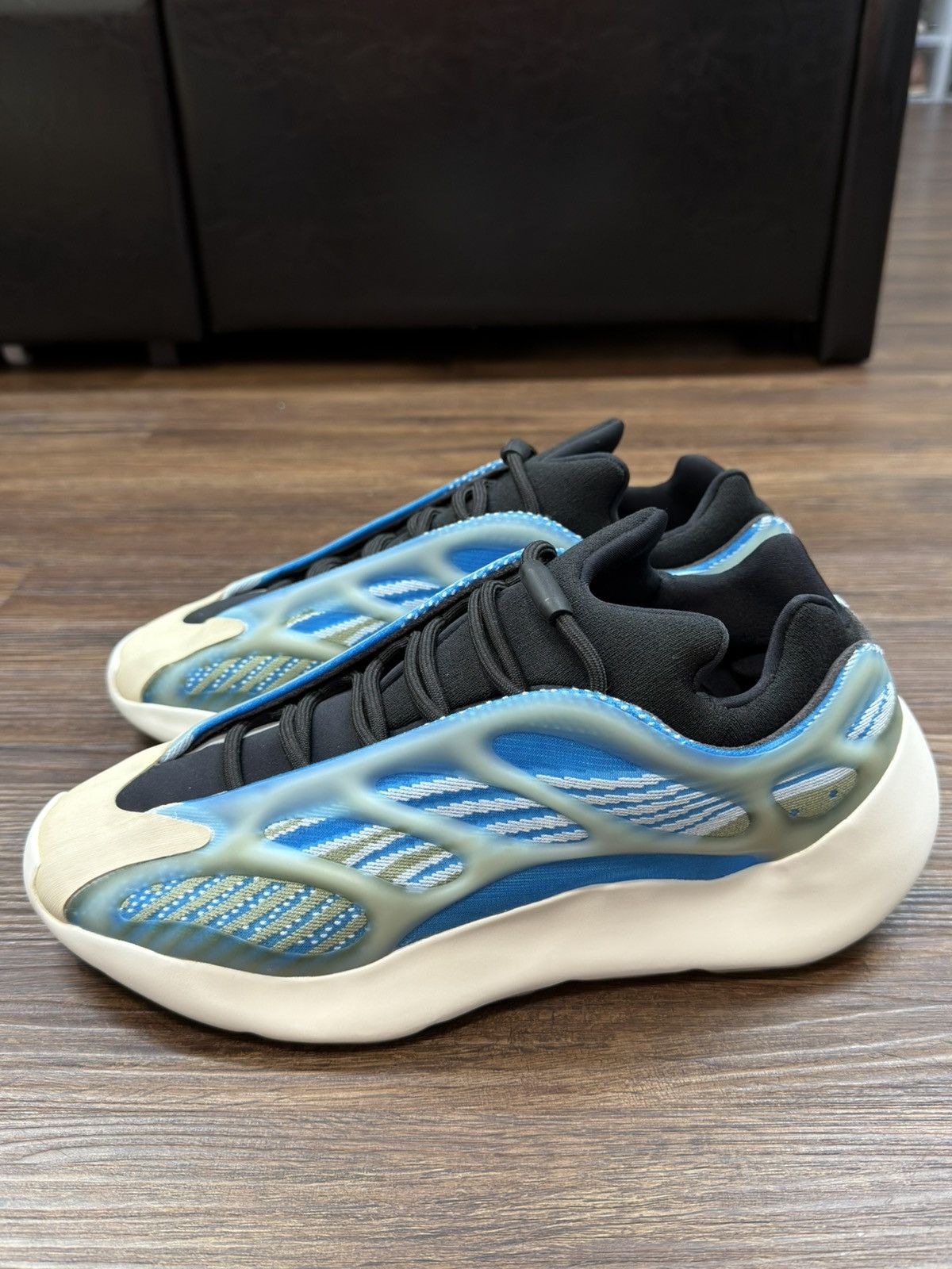 Yeezy Yeezy 700 v3 Arzareth 10US Size US 10 / EU 43 - 5 Thumbnail