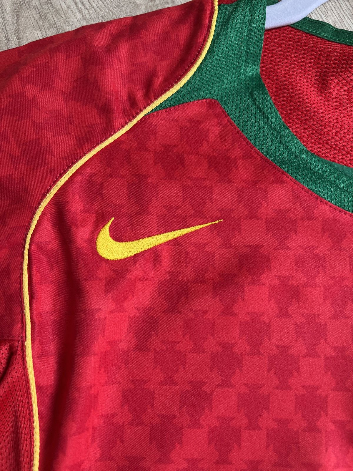 Vintage Vintage Blockcore Soccer jersey Portugal Nike total 90 Sz M Size US M / EU 48-50 / 2 - 4 Thumbnail