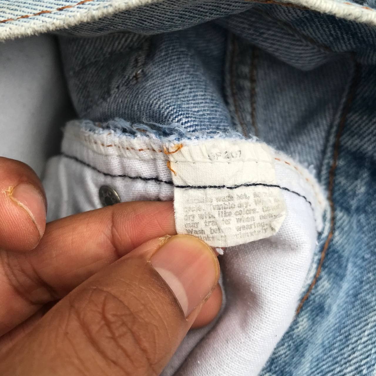 Levi's Vintage Clothing 80S Vintage Levis 501 USA lightwash dirty Stain W29x28 inch Size US 29 - 4 Thumbnail