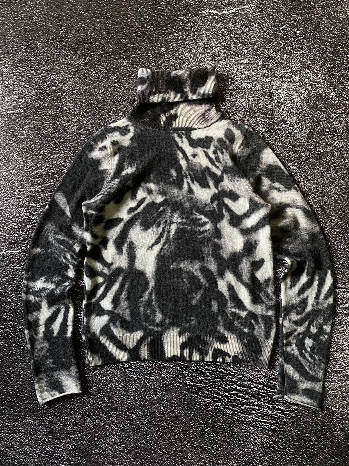 Paul Smith Paul Smith Tiger Print Wool Sweater Size XS / US 0-2 / IT 36-38 - 1 Thumbnail