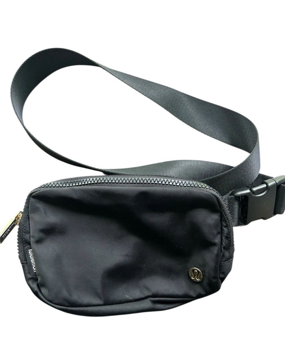 Lululemon Lululemon Everywhere Belt Bag Black Fanny Waist - Unisex Size ONE SIZE - 1 Thumbnail