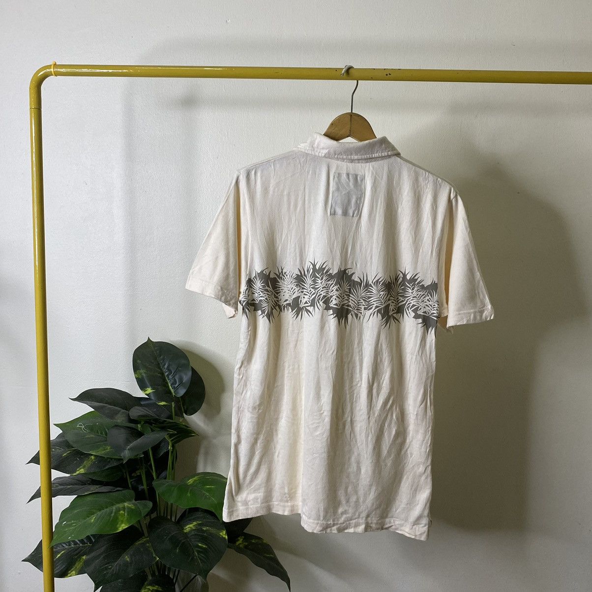 Vintage Vintage 2000s Natural Surf By Varaki Hawaiian Motive Polo T Size US M / EU 48-50 / 2 - 5 Thumbnail