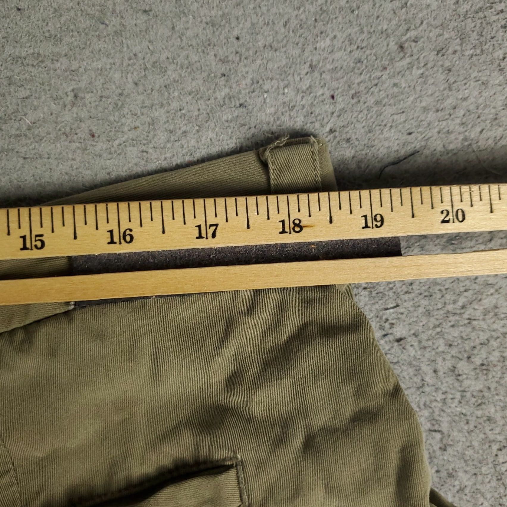Tommy Bahama VINTAGE Tommy Bahama Shorts Mens Size 38 Chino Silk Pleated Beige Casual Classic Size US 38 / EU 54 - 5 Thumbnail