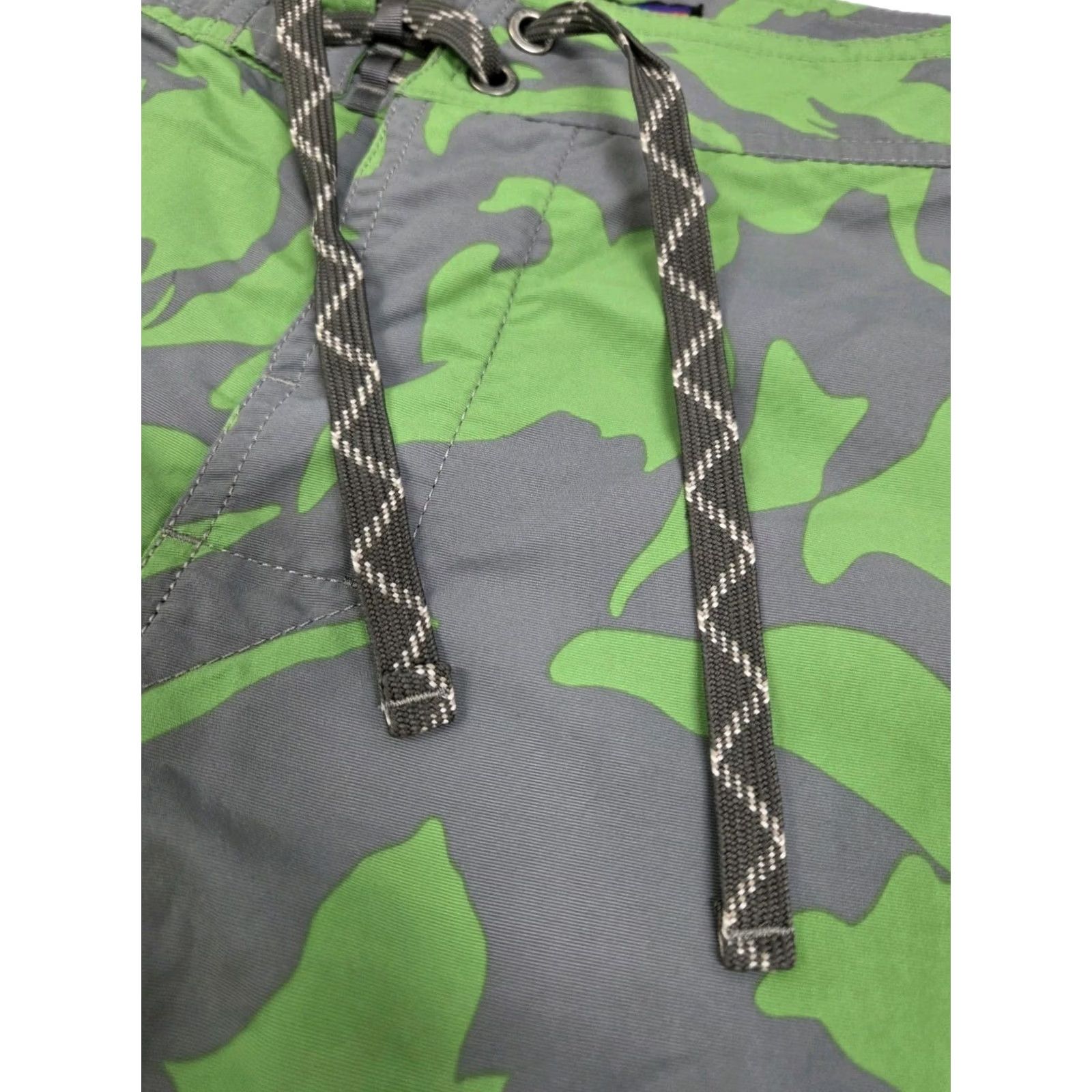 Patagonia Patagonia Mens Board Shorts Green/Grey Side Zip Pocket Drawstring Nylon 32 Camouflage Beach Surfing Womens? Size US 32 / EU 48 - 7 Thumbnail