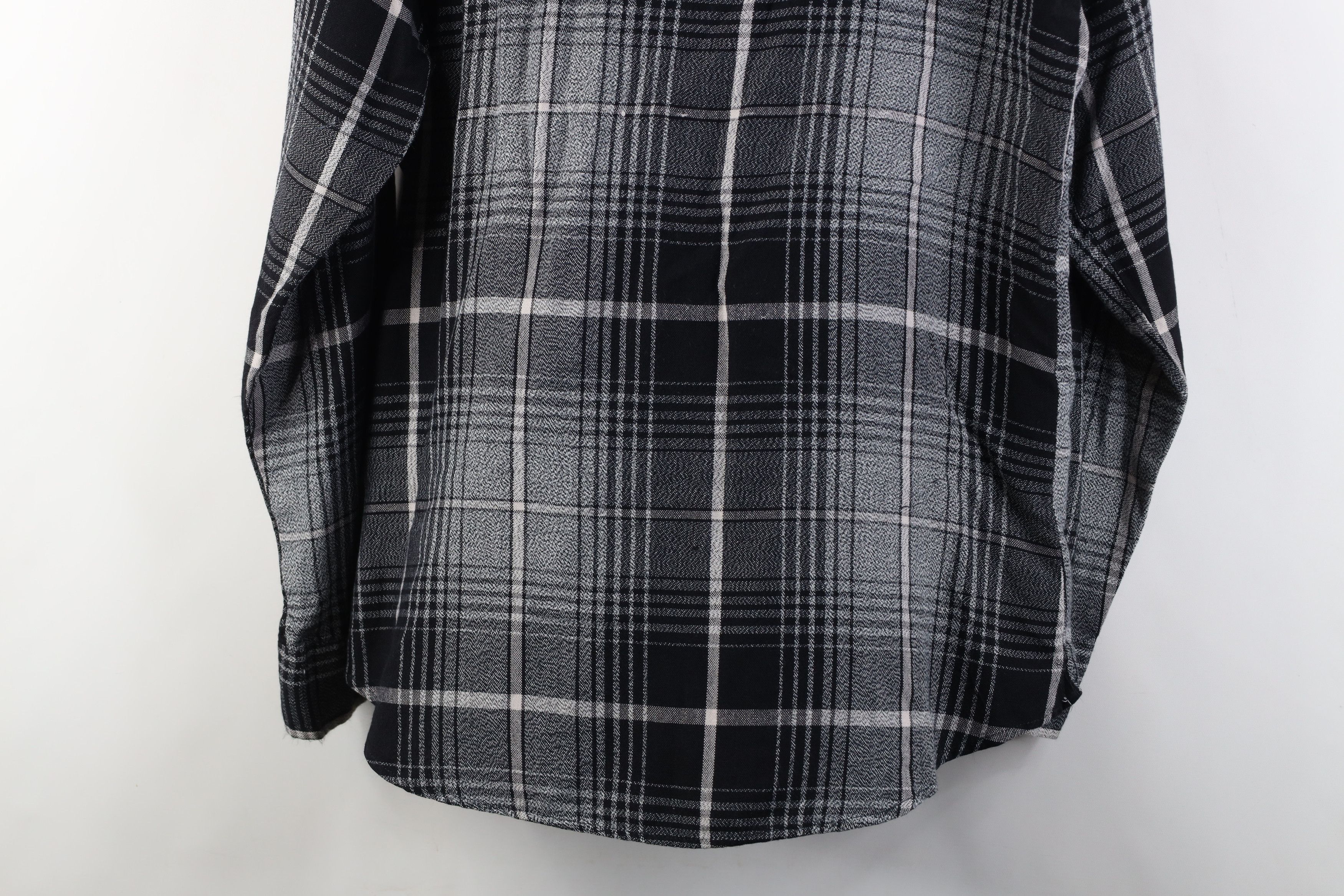 Vintage Vintage 90s Streetwear Knit Collared Button Shirt Plaid Size US M / EU 48-50 / 2 - 16 Thumbnail