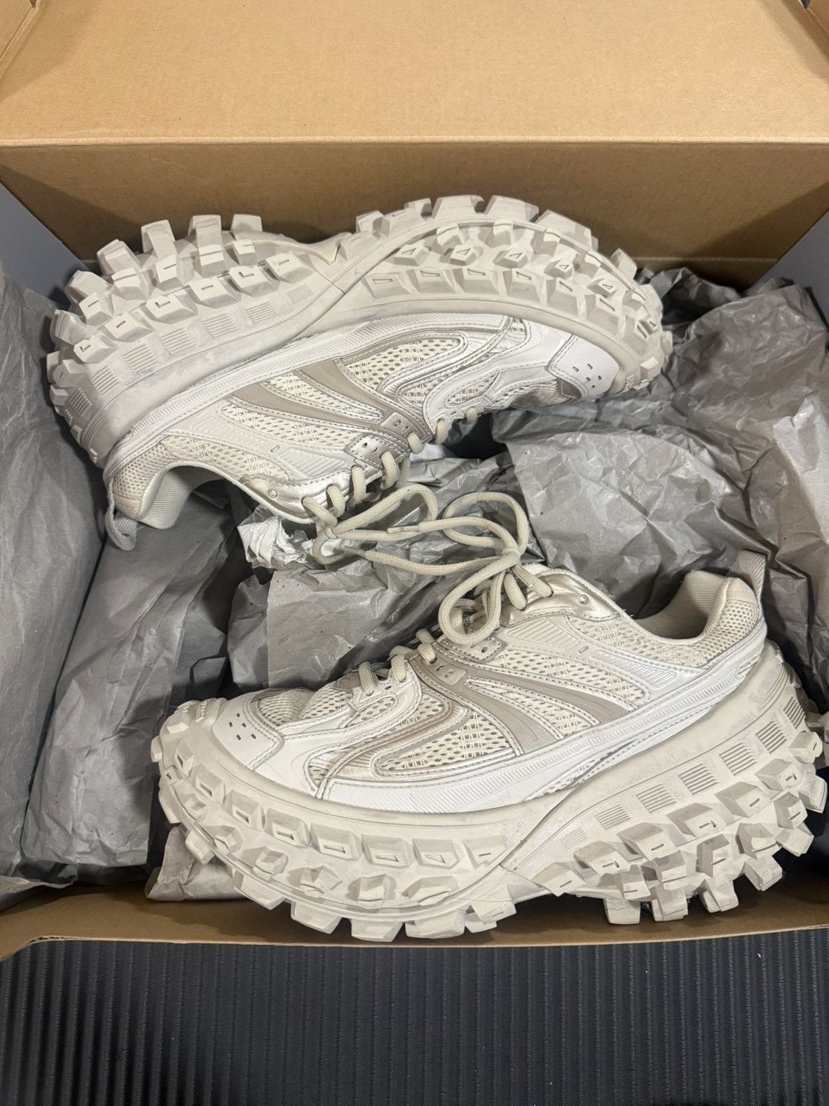 Balenciaga Balenciaga Defender/Bouncer Beige Size US 8 / EU 41 - 1 Thumbnail