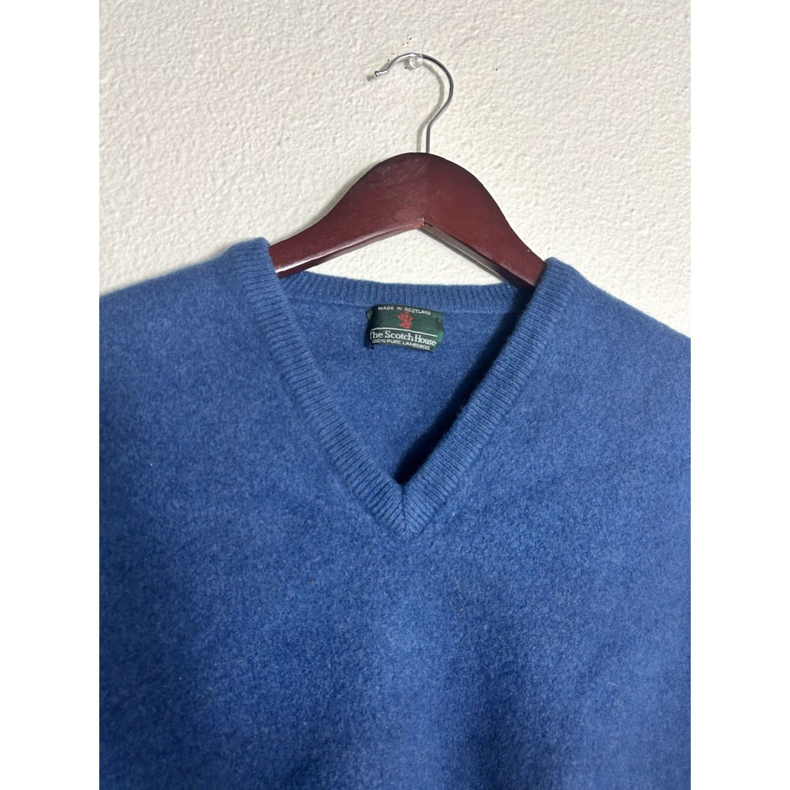 Vintage VINTAGE The Scotch House Mens 46 Blue V Neck 100% Lambswool Sweater Size US XXL / EU 58 / 5 - 3 Thumbnail