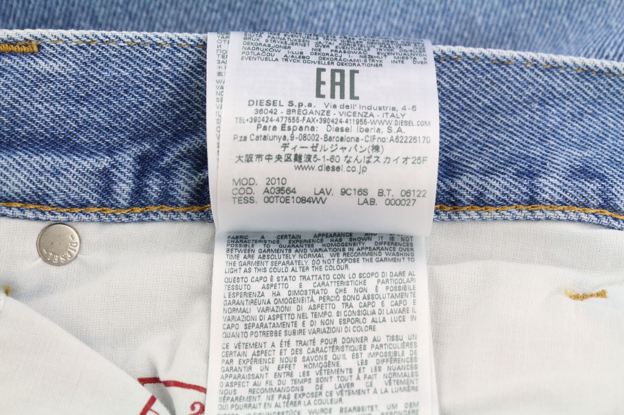 2010 9C16S W32/L32 Loose Fit Straight Button Jeans 40152