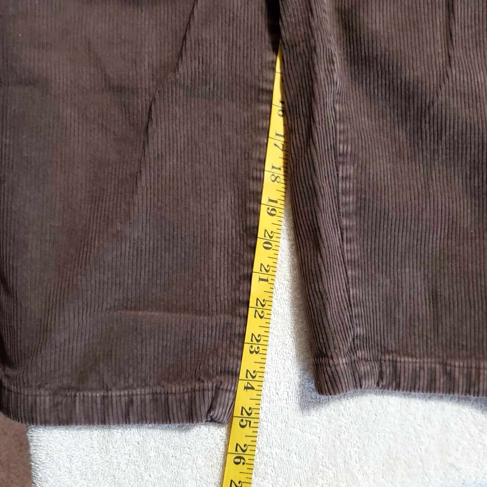 Vintage VINTAGE Woolrich Pants Women 14 Dark Chocolate Brown Corduroy High Waist 30 in Inseam 31 in Waist Tapered Chino 80s 90s Outdoor Womens Size 36" / US 14 / IT 50 - 6 Thumbnail