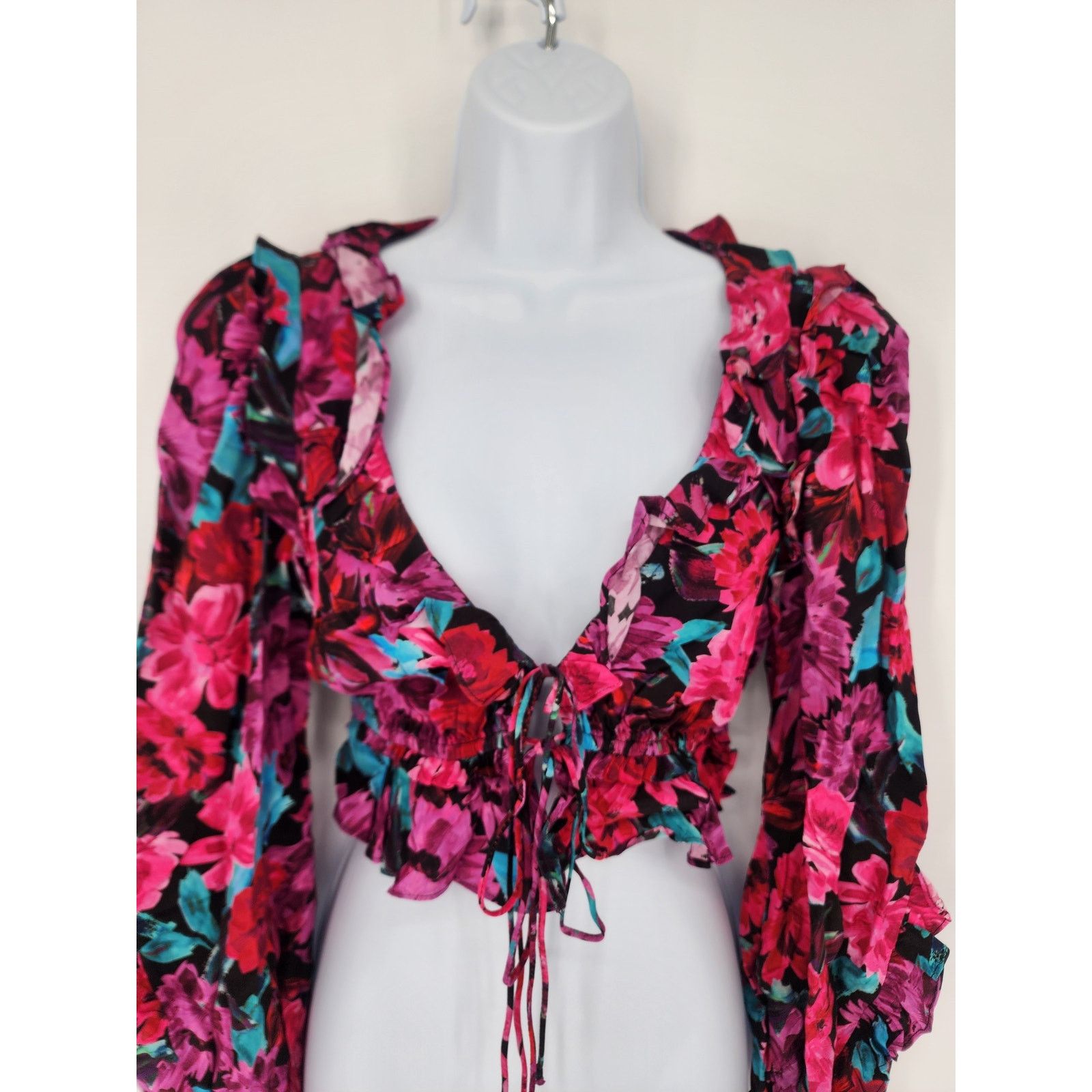 For Love & Lemons For Love & Lemons Floral Ruffle "Scarlett" Crop Top Size XS Size XS / US 0-2 / IT 36-38 - 5 Thumbnail