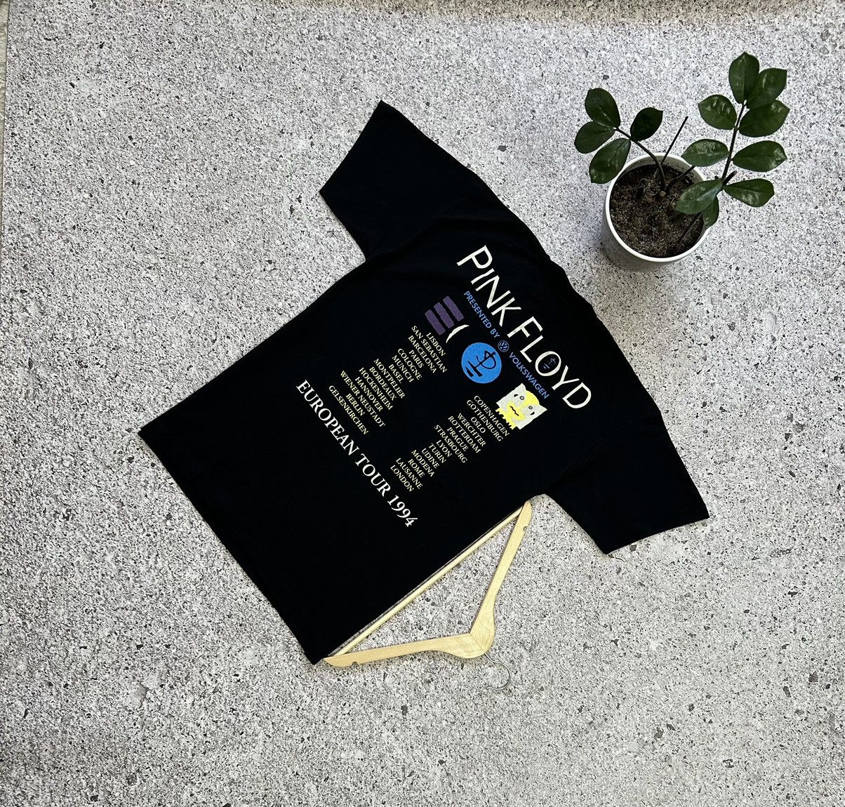 Band Tees × Pink Floyd × Vintage Vintage 90s Pink Floyd European Tour 1994 Rock Band T-Shirt Size US L / EU 52-54 / 3 - 2 Thumbnail